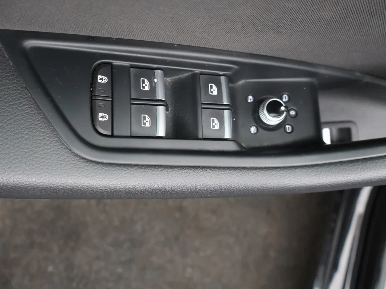 Audi A4 Avant 35TFSI 150PK Business Edition *AUTOMAAT*SHADOWLOOK*ZETELVERWARMING*NAVI*BLTH*CRUISE*...