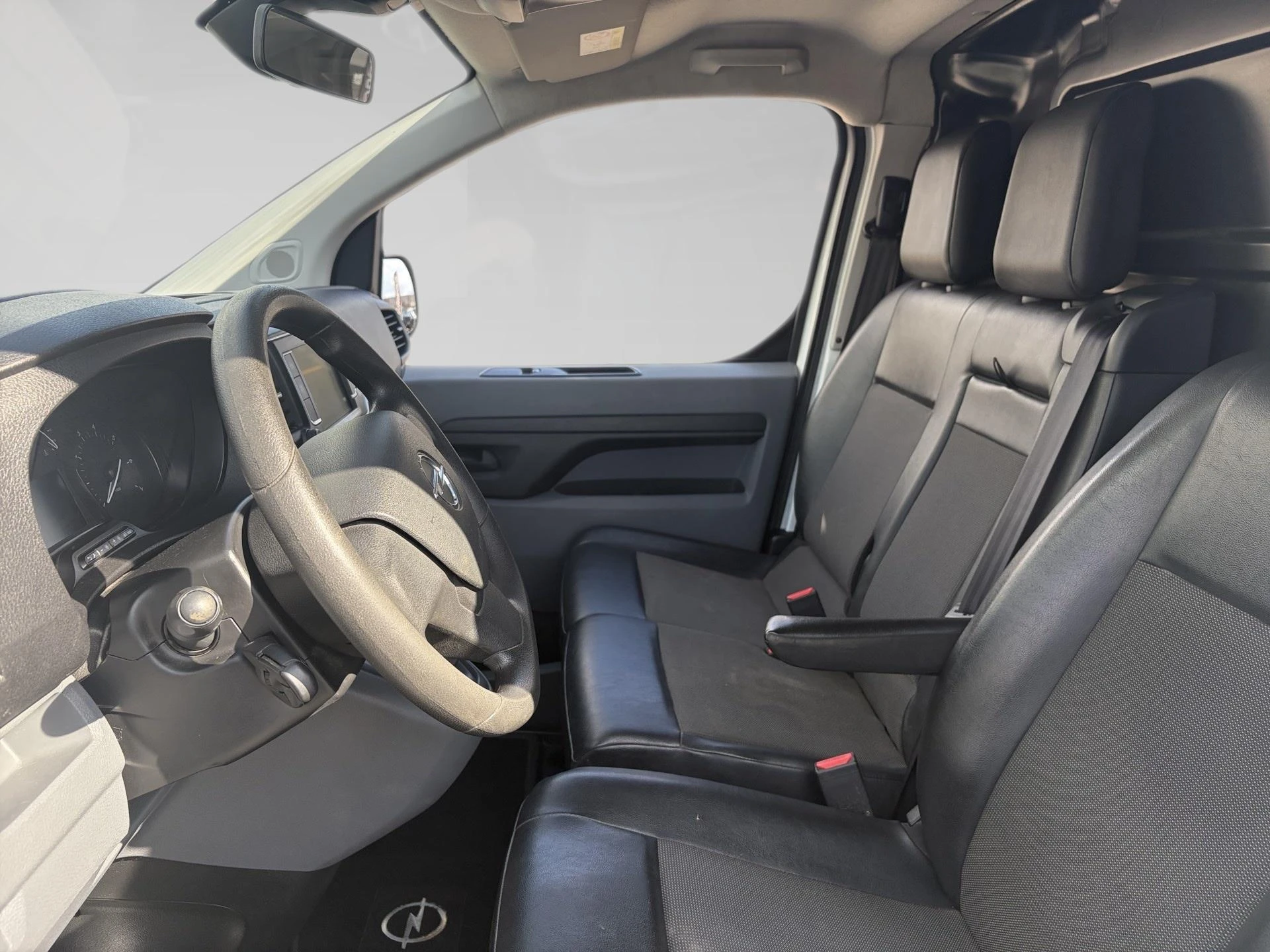 Opel-Vivaro-image-5