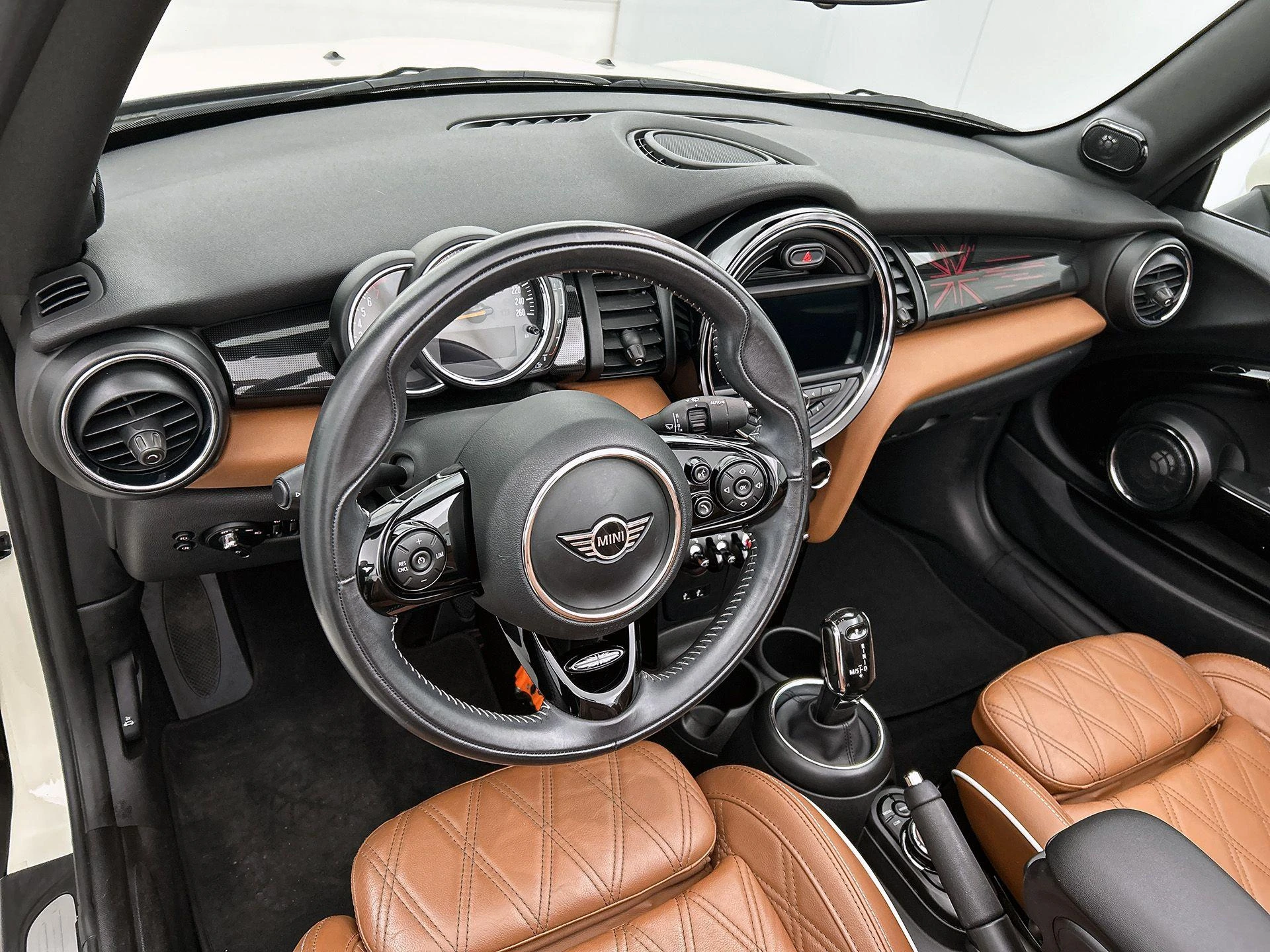 MINI-Cooper Cabrio-image-17