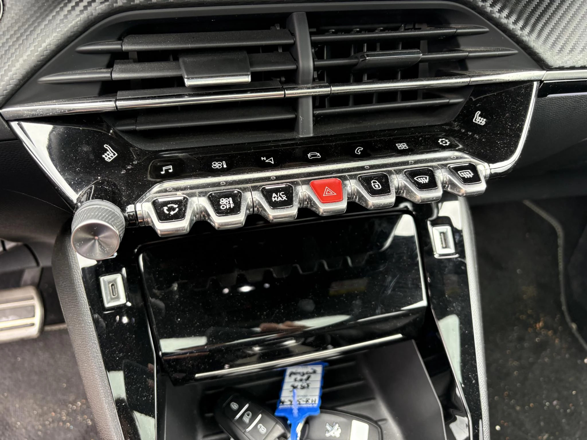 Peugeot-208-image-12
