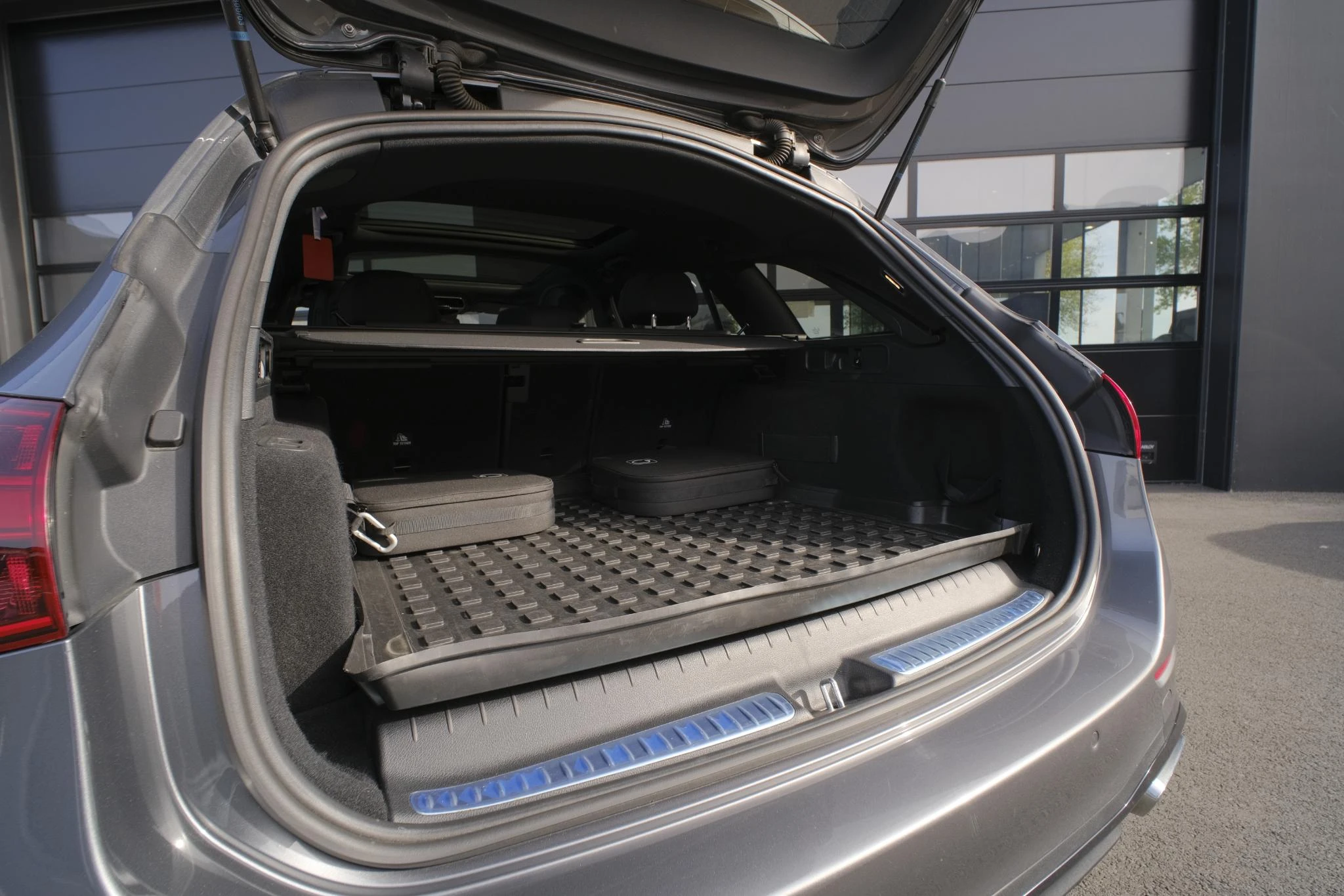 Mercedes-Benz-C-Klasse-image-23
