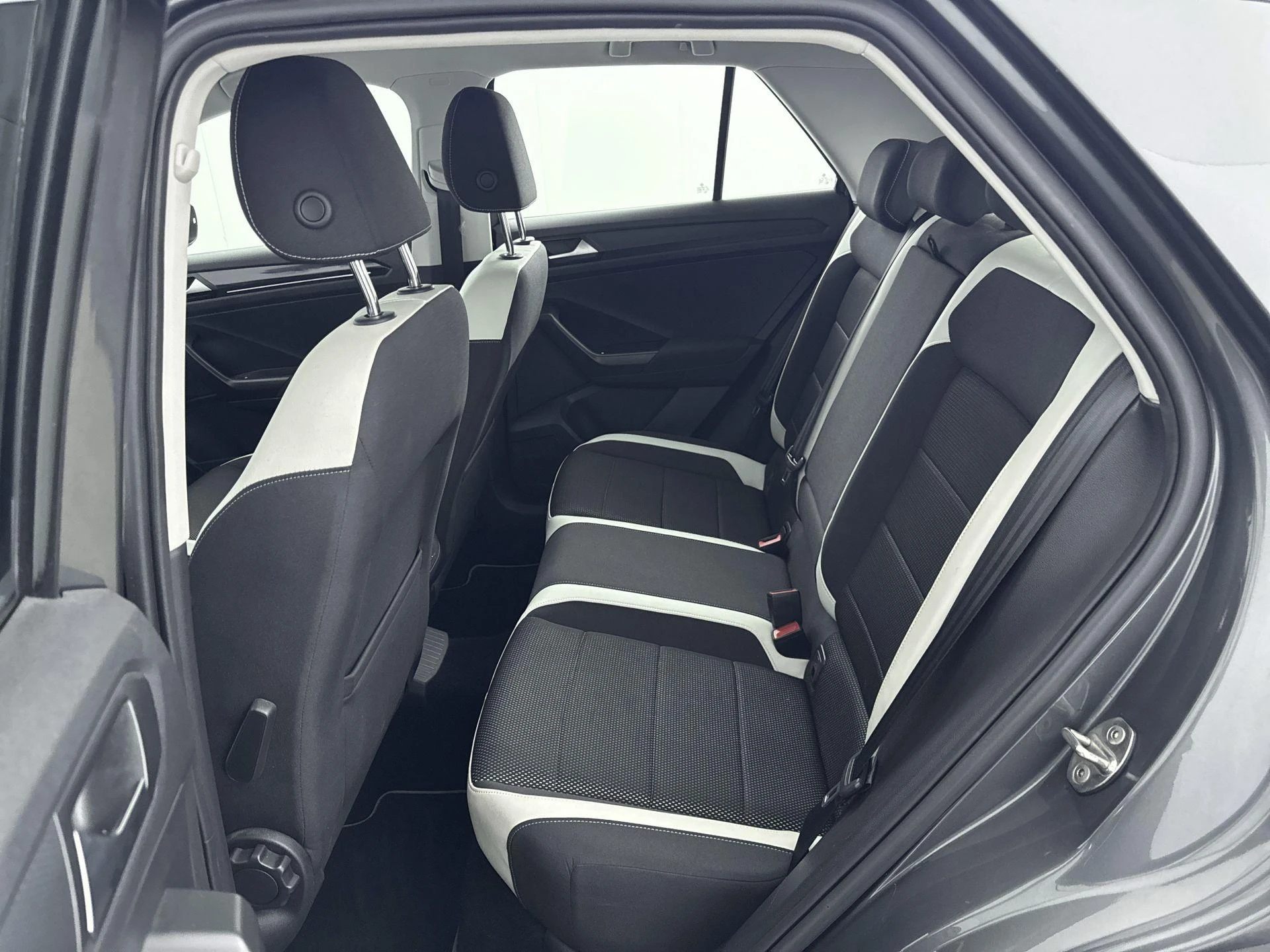 Volkswagen-T-Roc-image-24