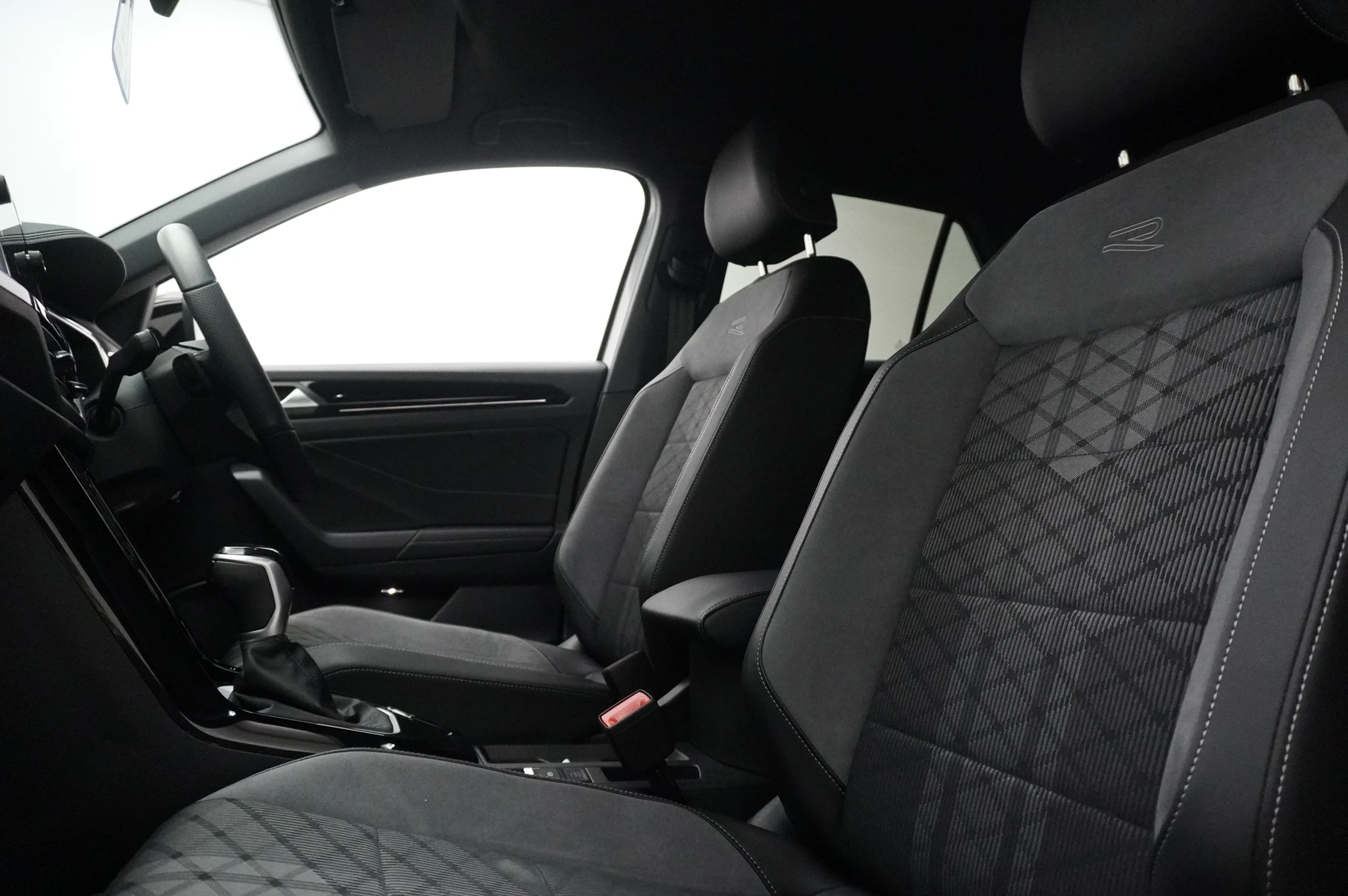 Volkswagen-T-Roc-image-10
