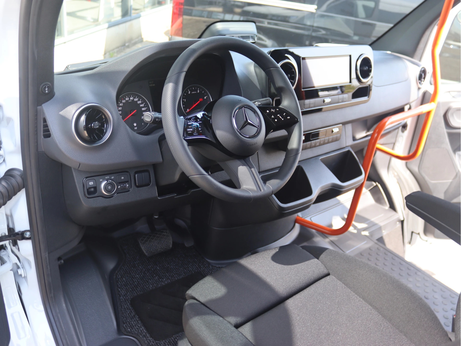 Mercedes-Benz-Sprinter-image-5