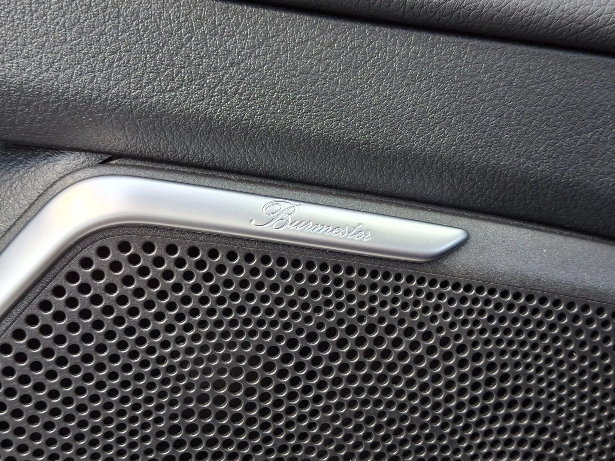 Mercedes-Benz-EQV-image-24