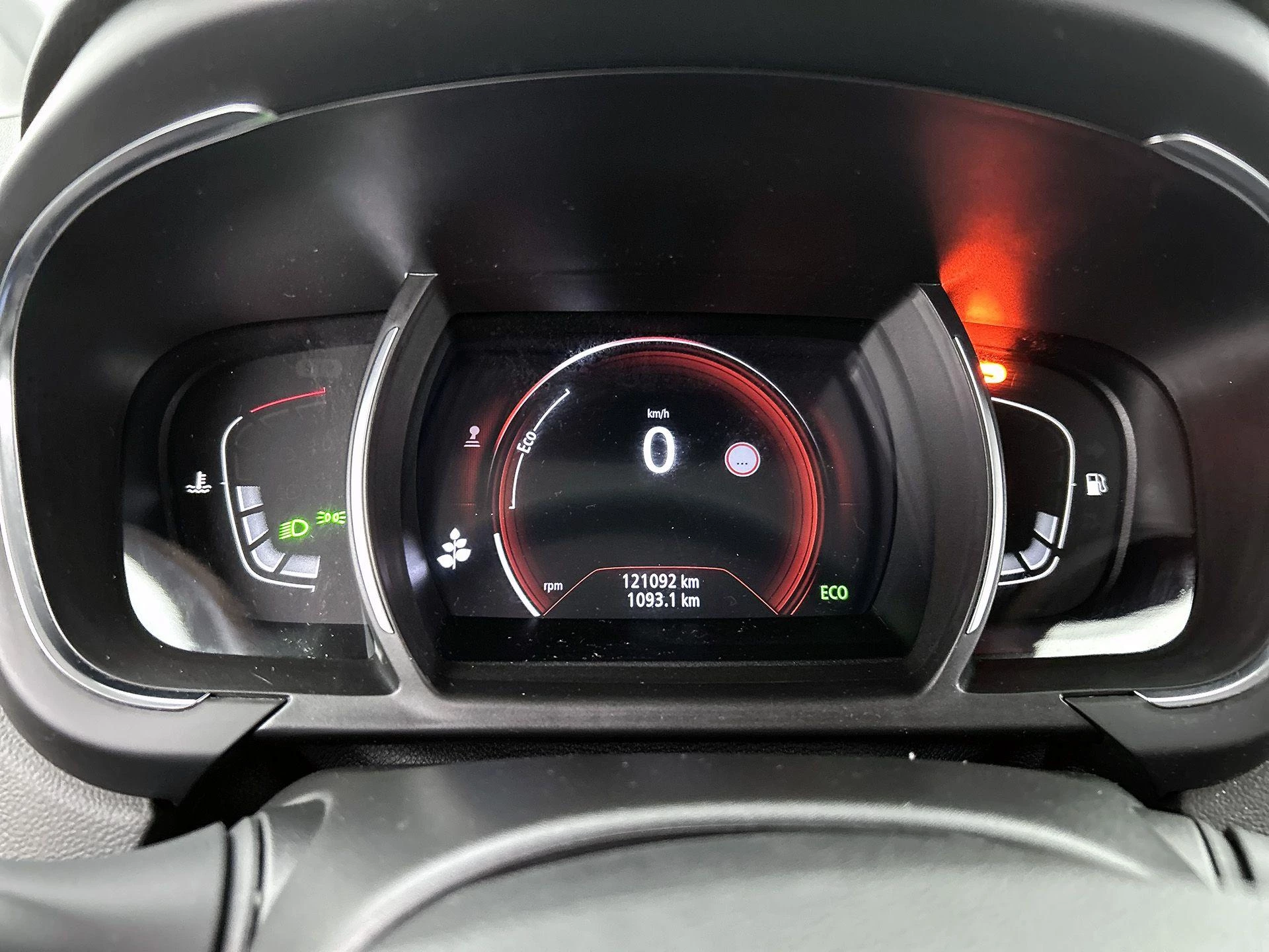 Renault-Grand Scénic-image-14