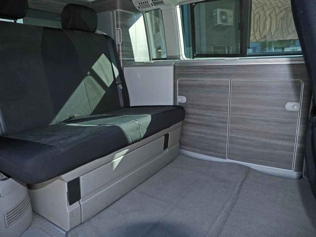 Volkswagen-Transporter-image-14