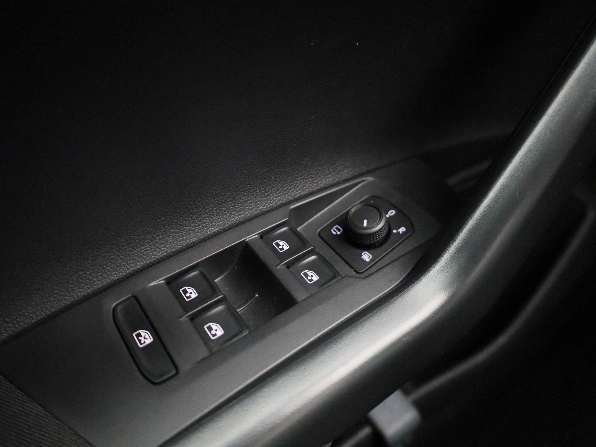 Volkswagen-Polo-image-21