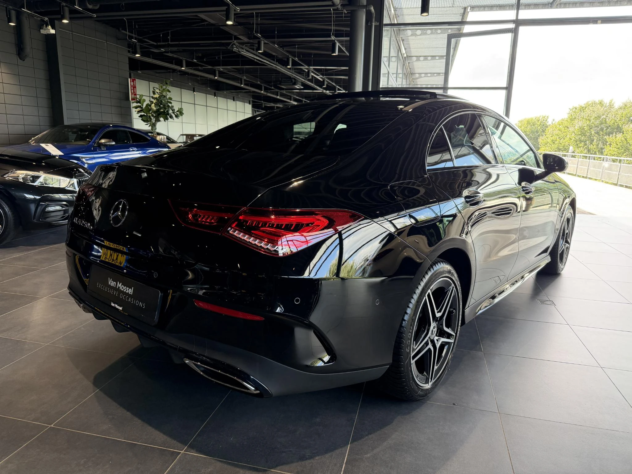 Mercedes-Benz-CLA-image-5