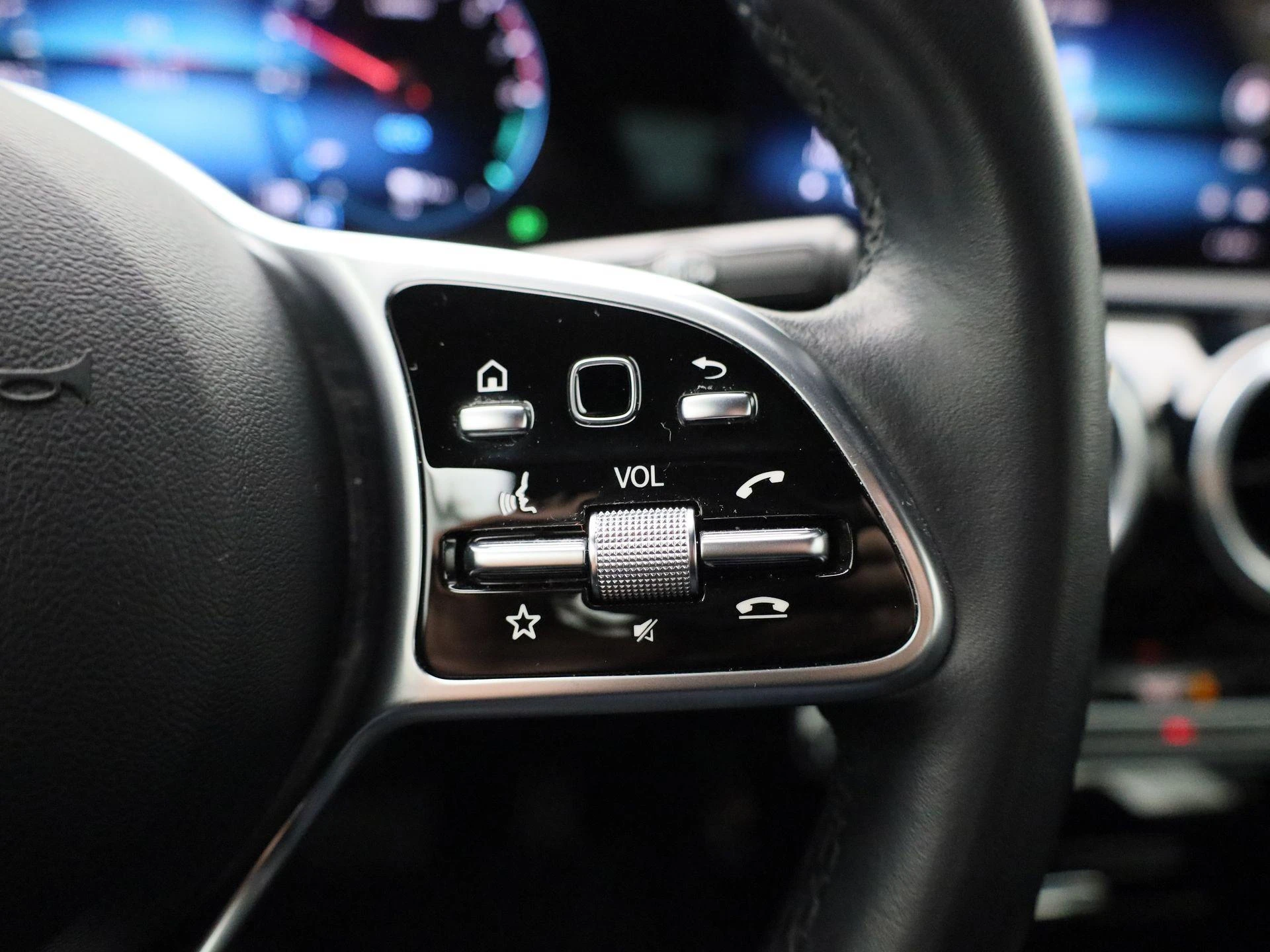 Mercedes-Benz-CLA-image-16