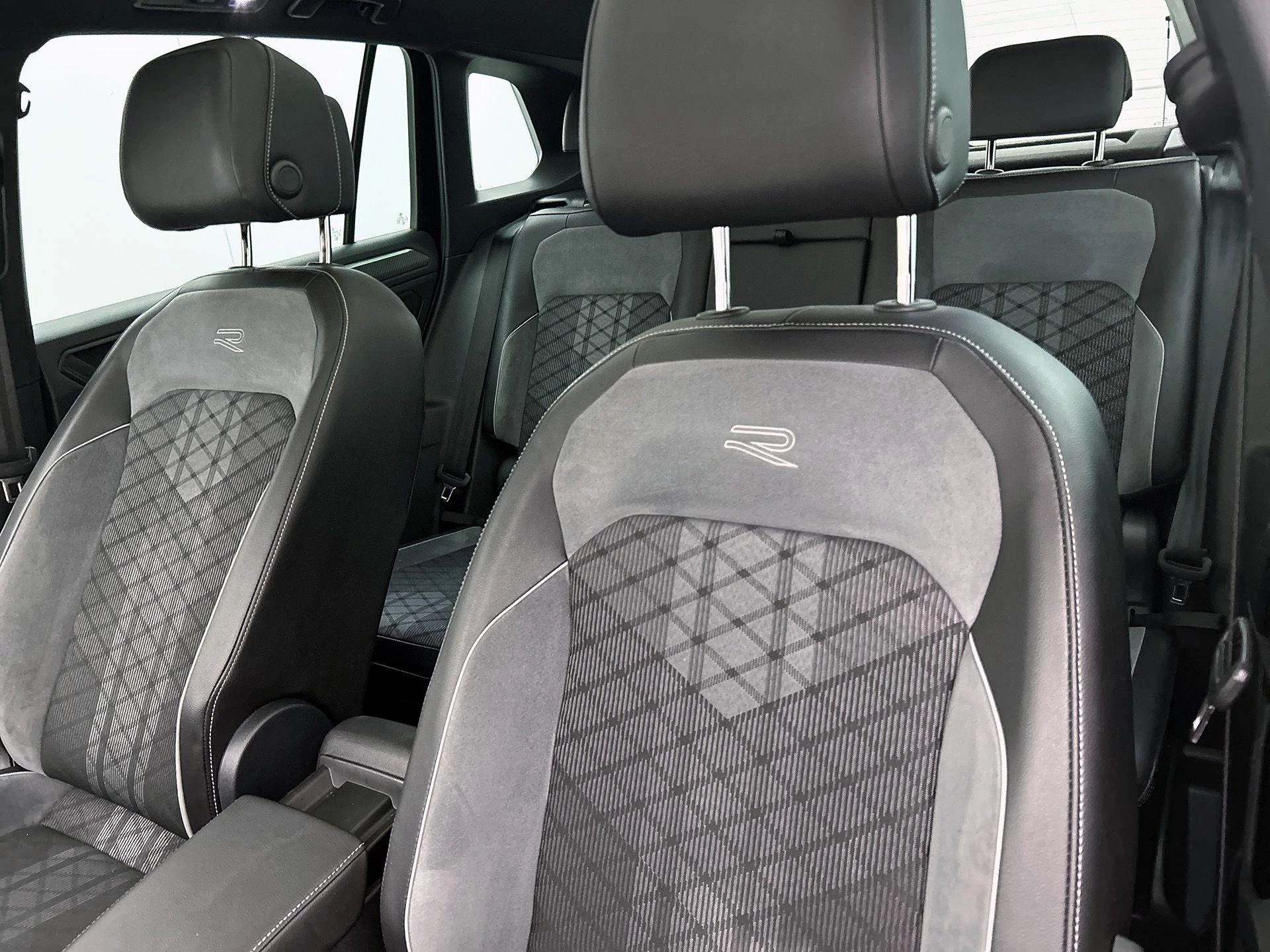 Volkswagen-Tiguan-image-11