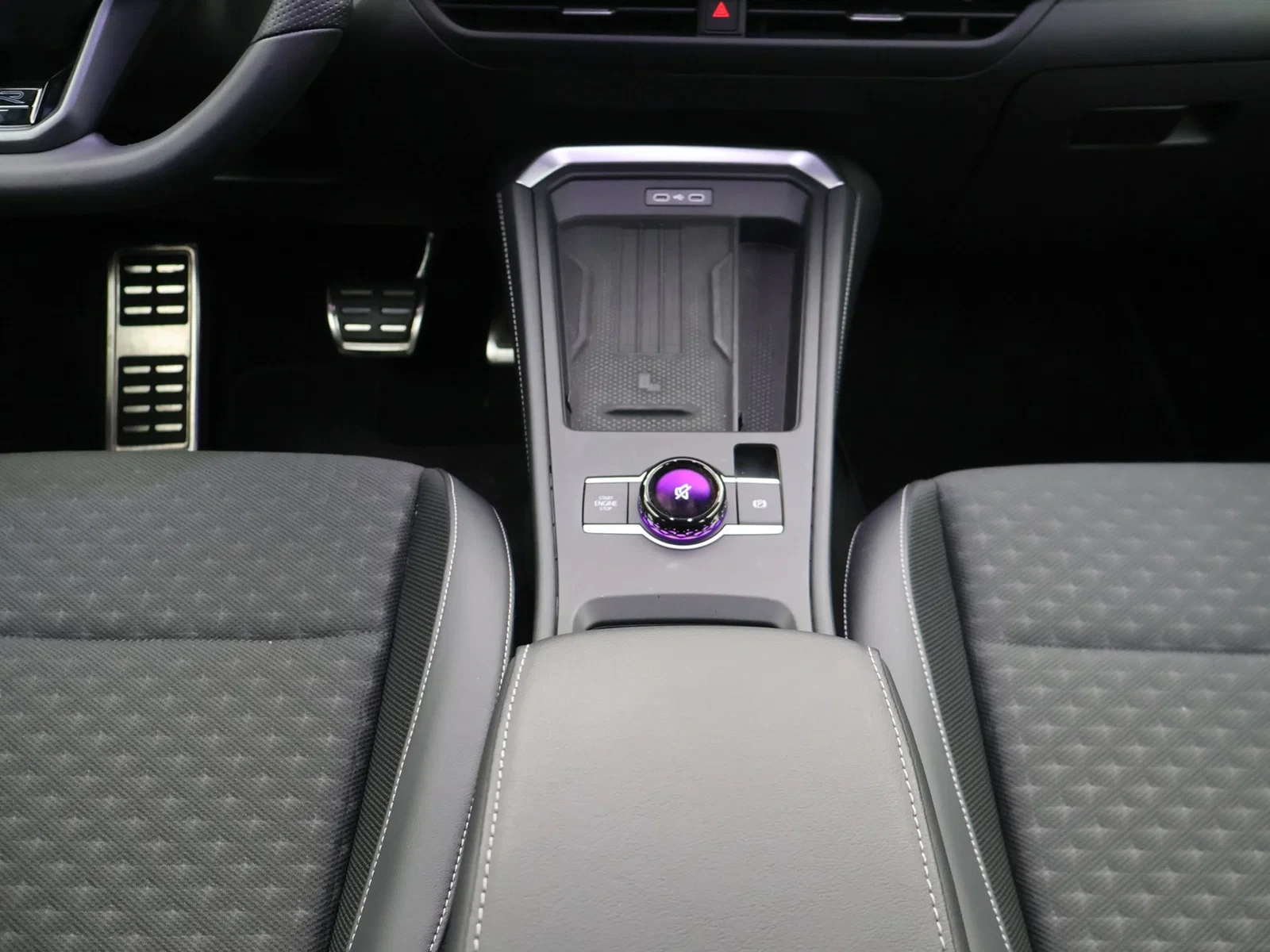 Volkswagen-T-Roc-image-13