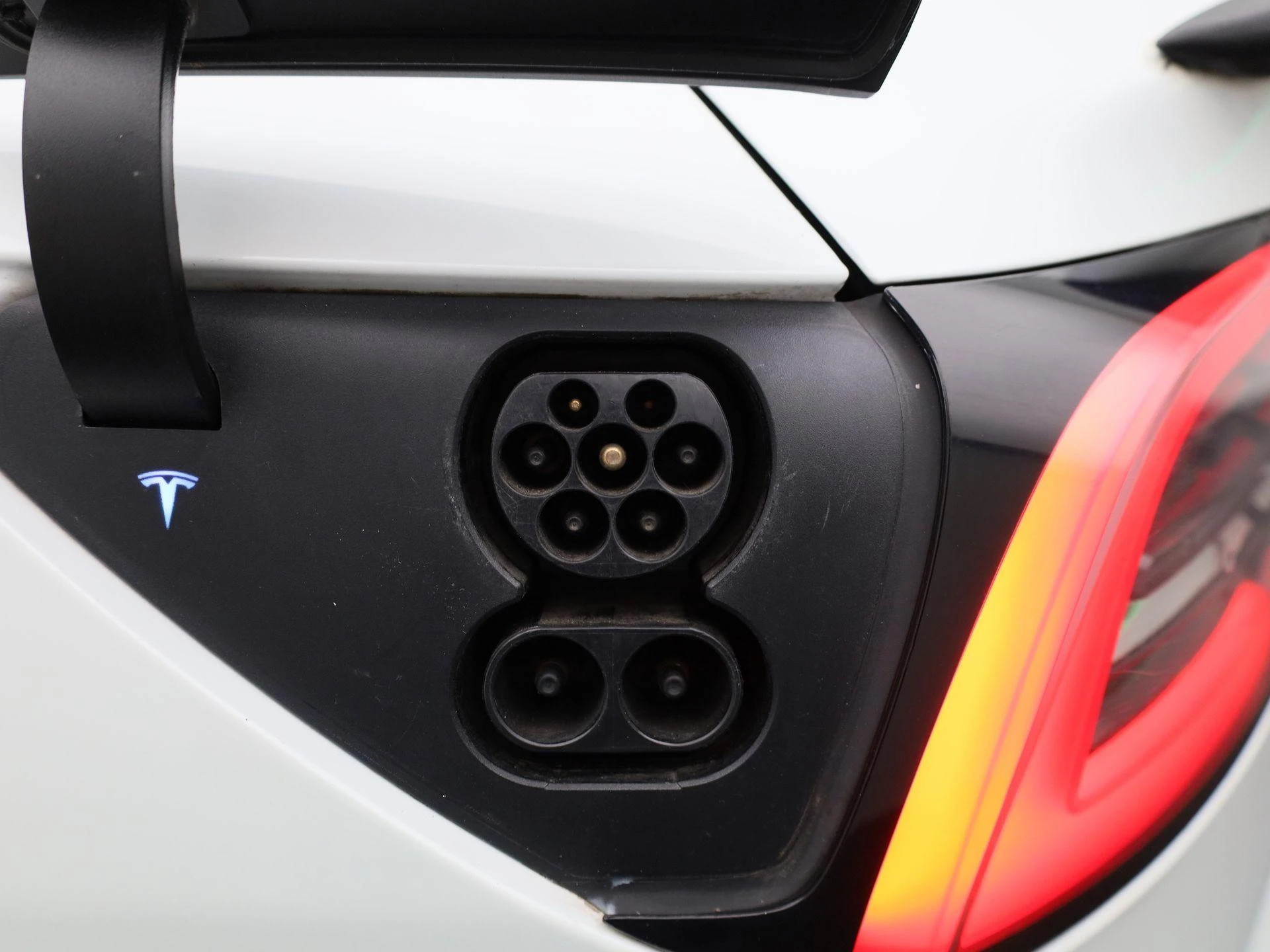 Tesla-Model 3-image-12