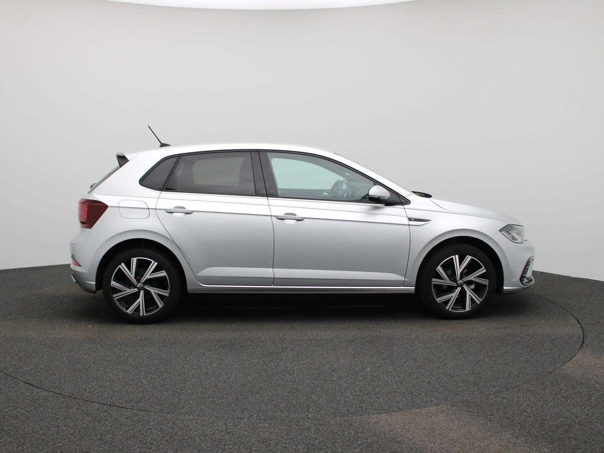 Volkswagen-Polo-image-5