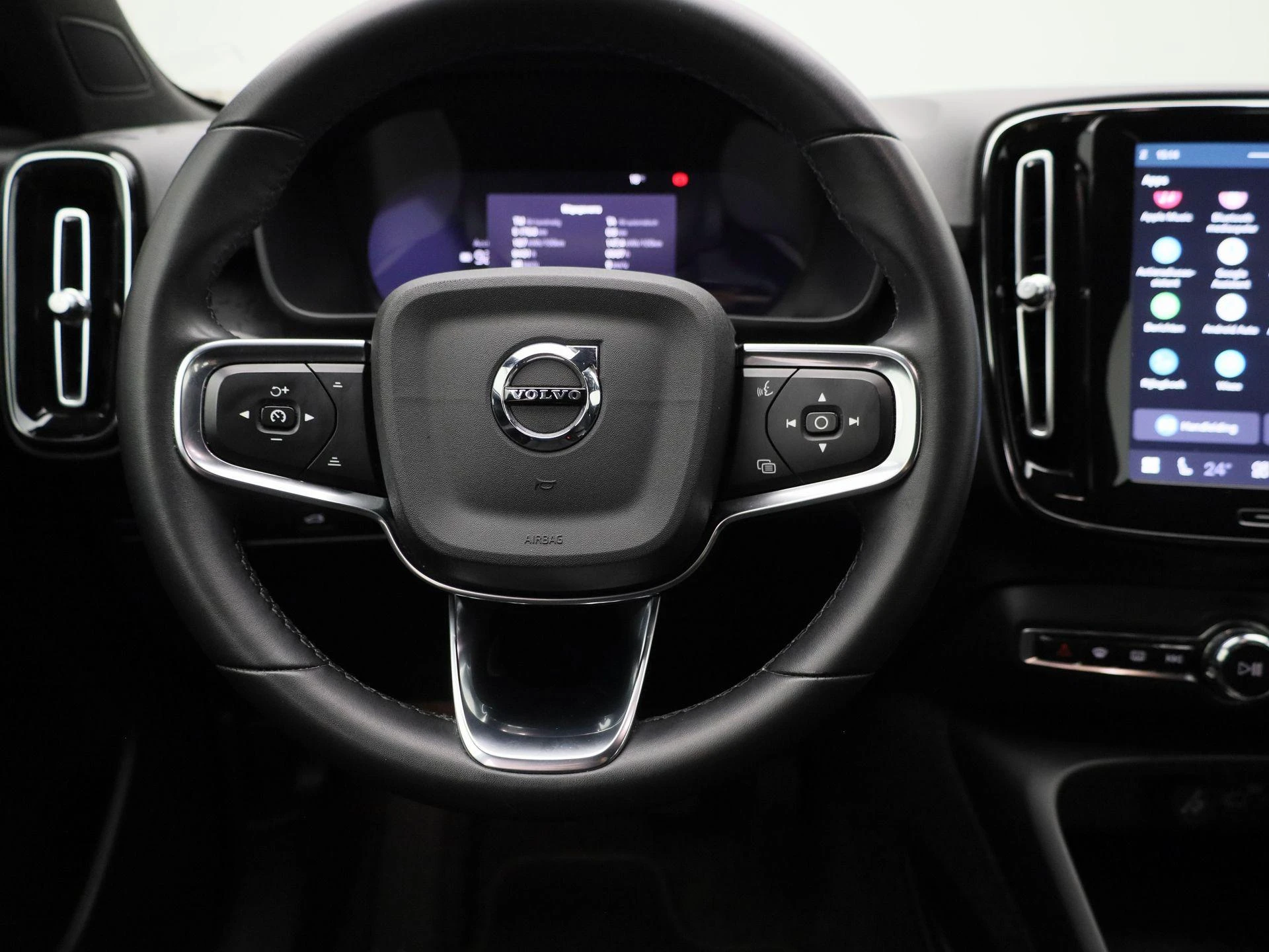 Volvo-XC40-image-2