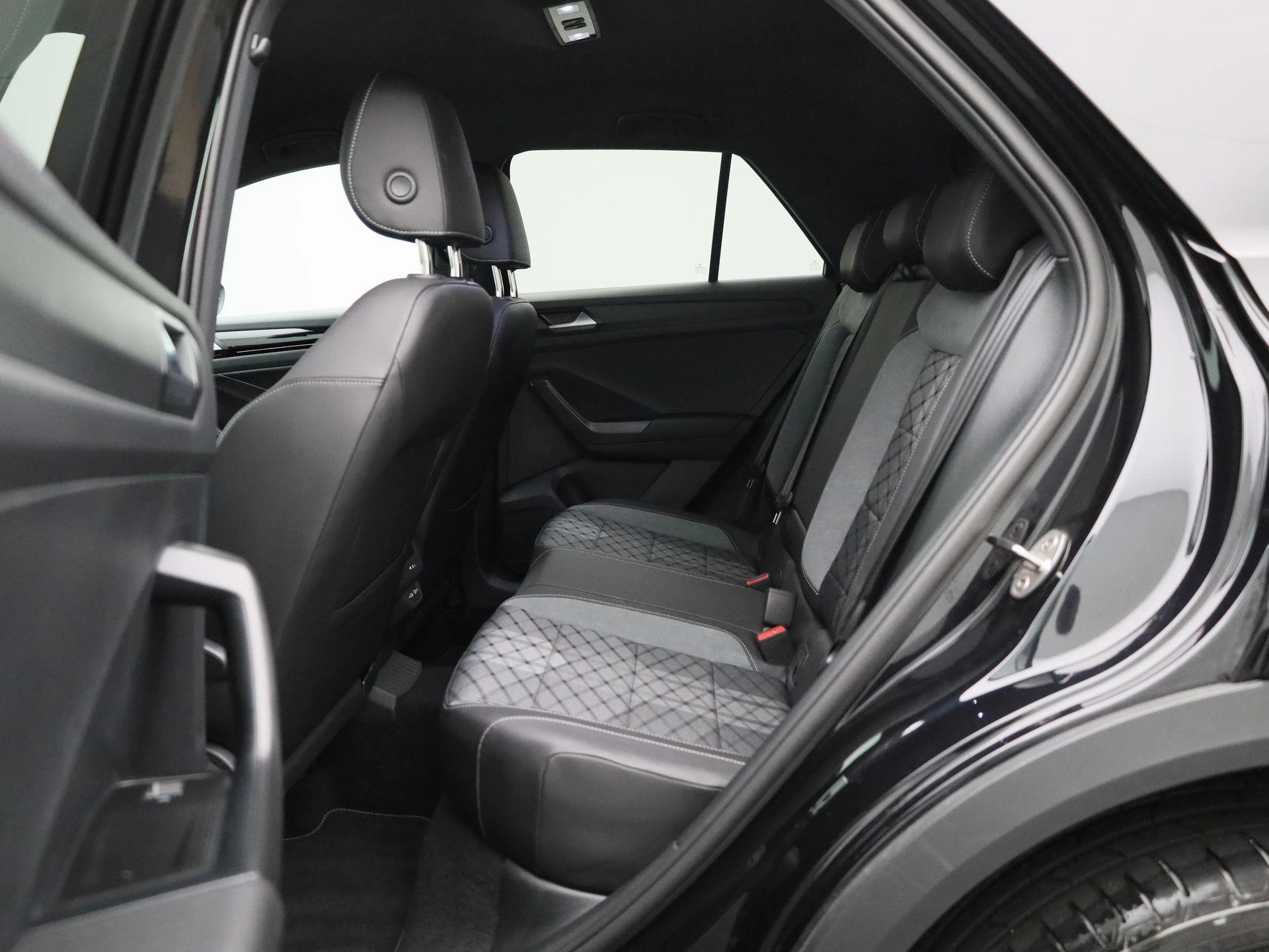 Volkswagen-T-Roc-image-11