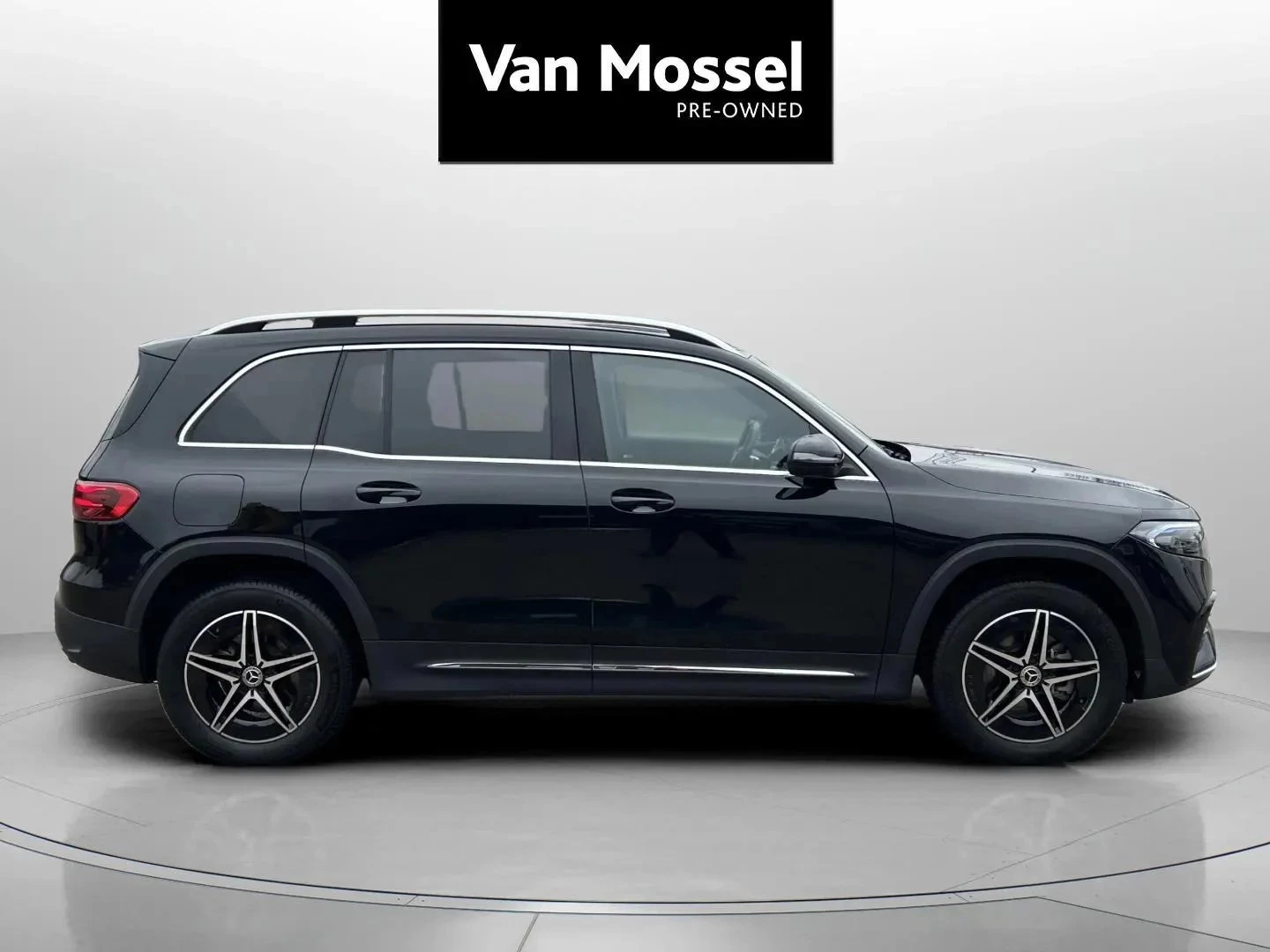 Mercedes-Benz-EQB-image-3