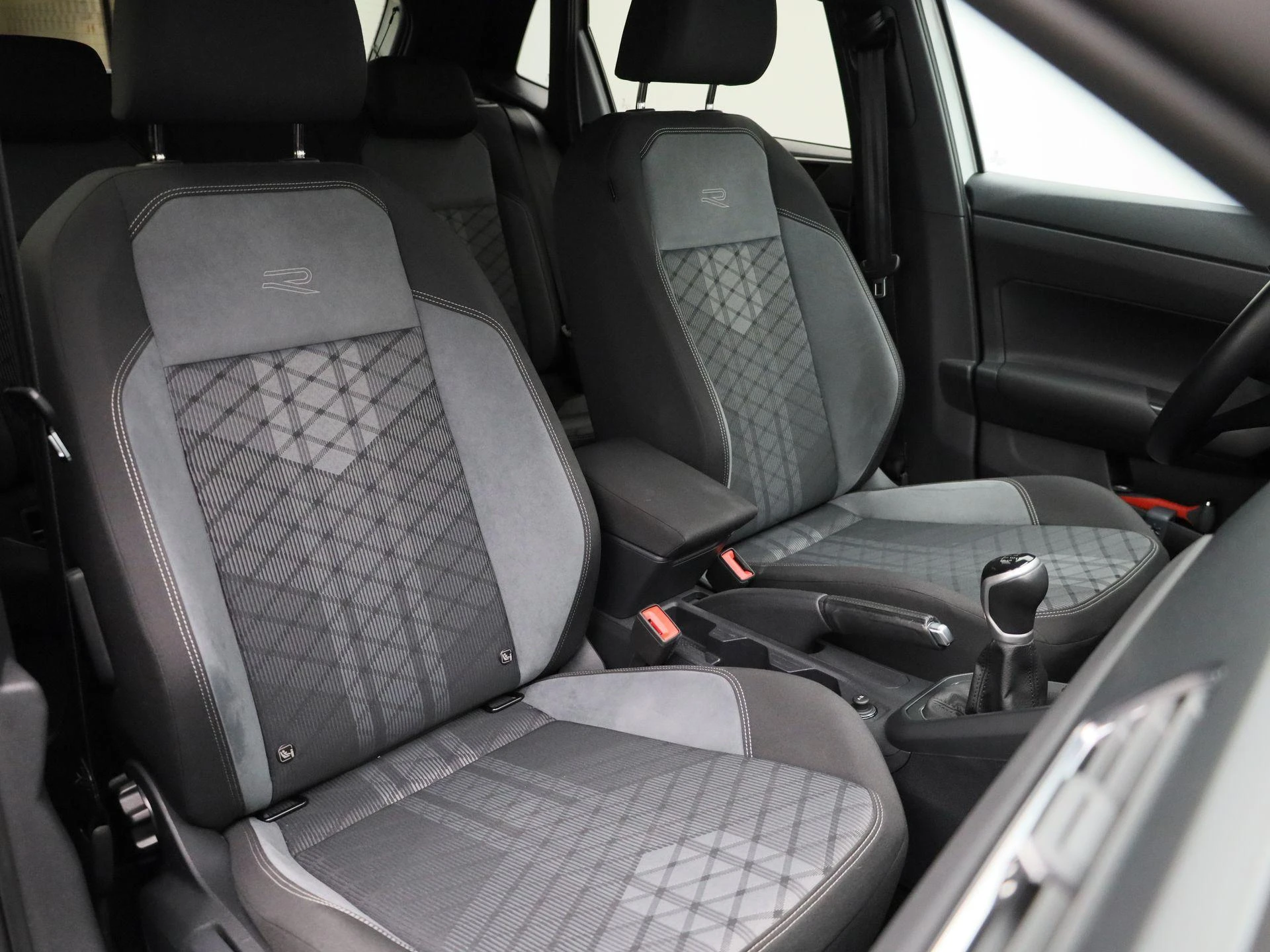 Volkswagen-Polo-image-38