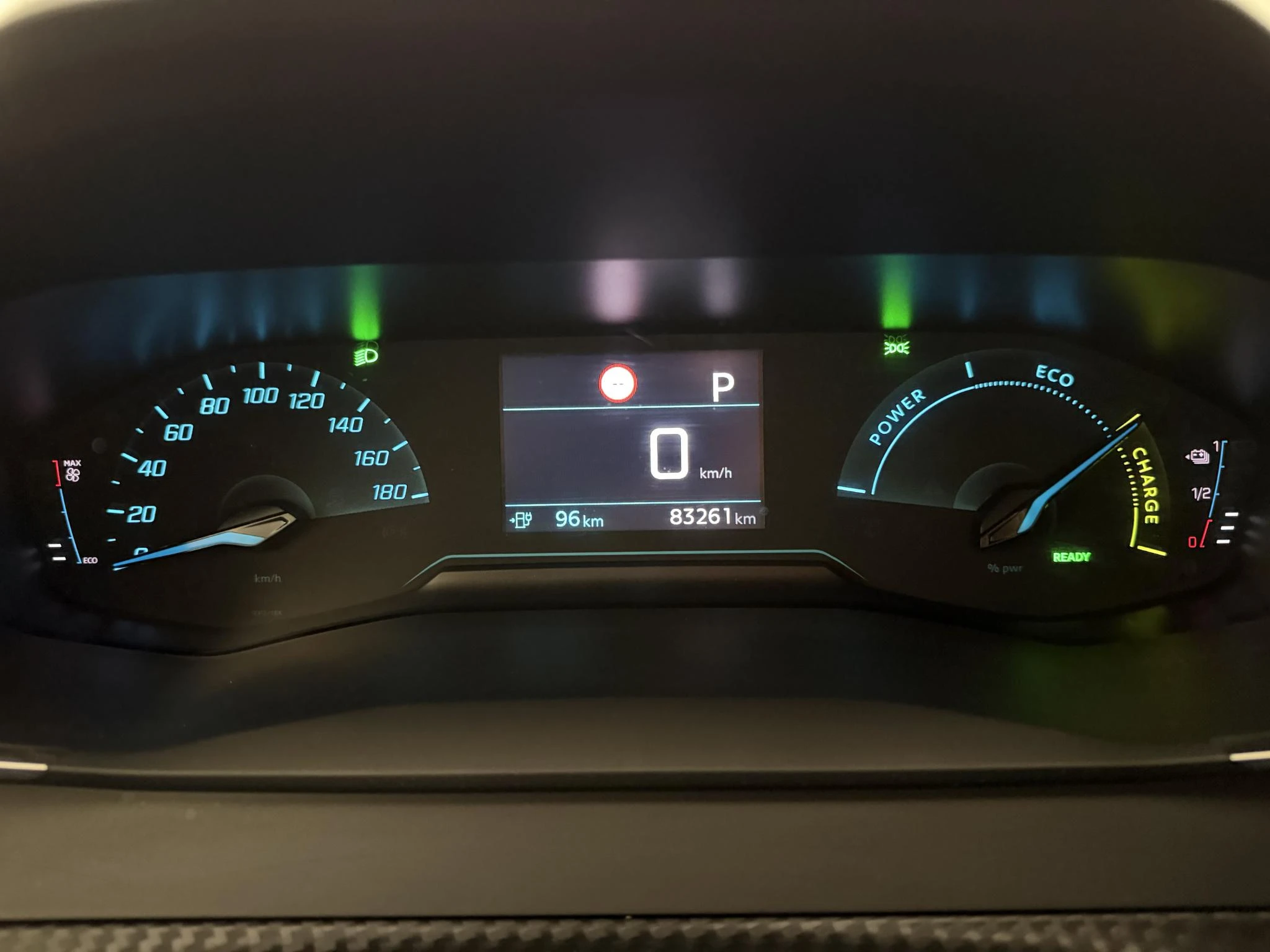 Peugeot-e-2008-image-6