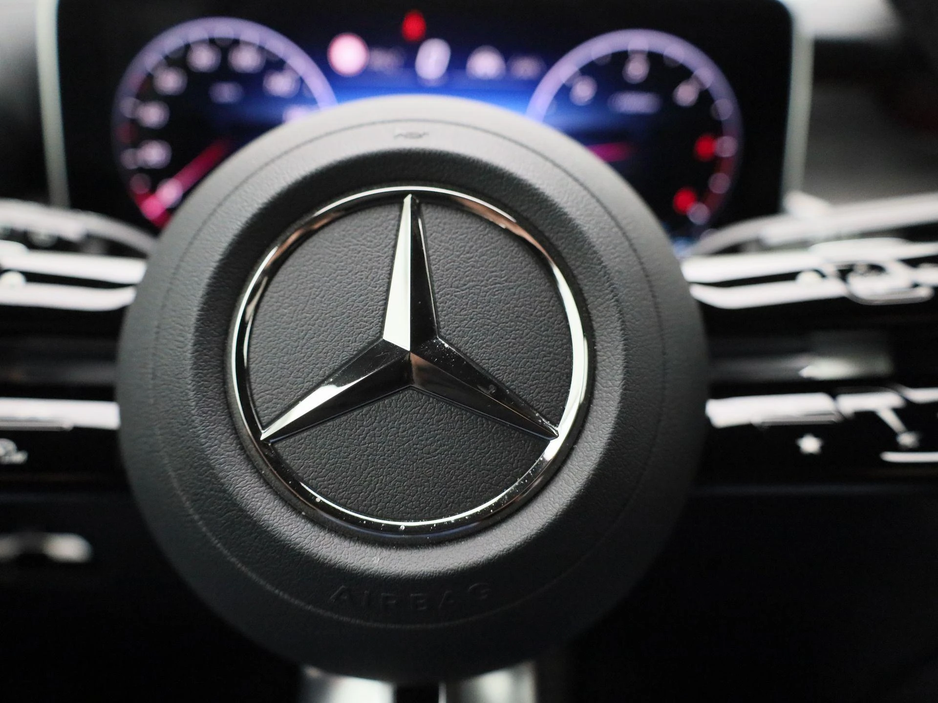 Mercedes-Benz-GLC-image-29