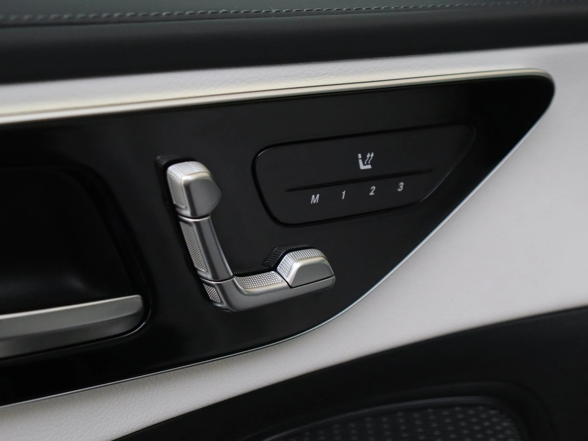 Mercedes-Benz-C-Klasse-image-25