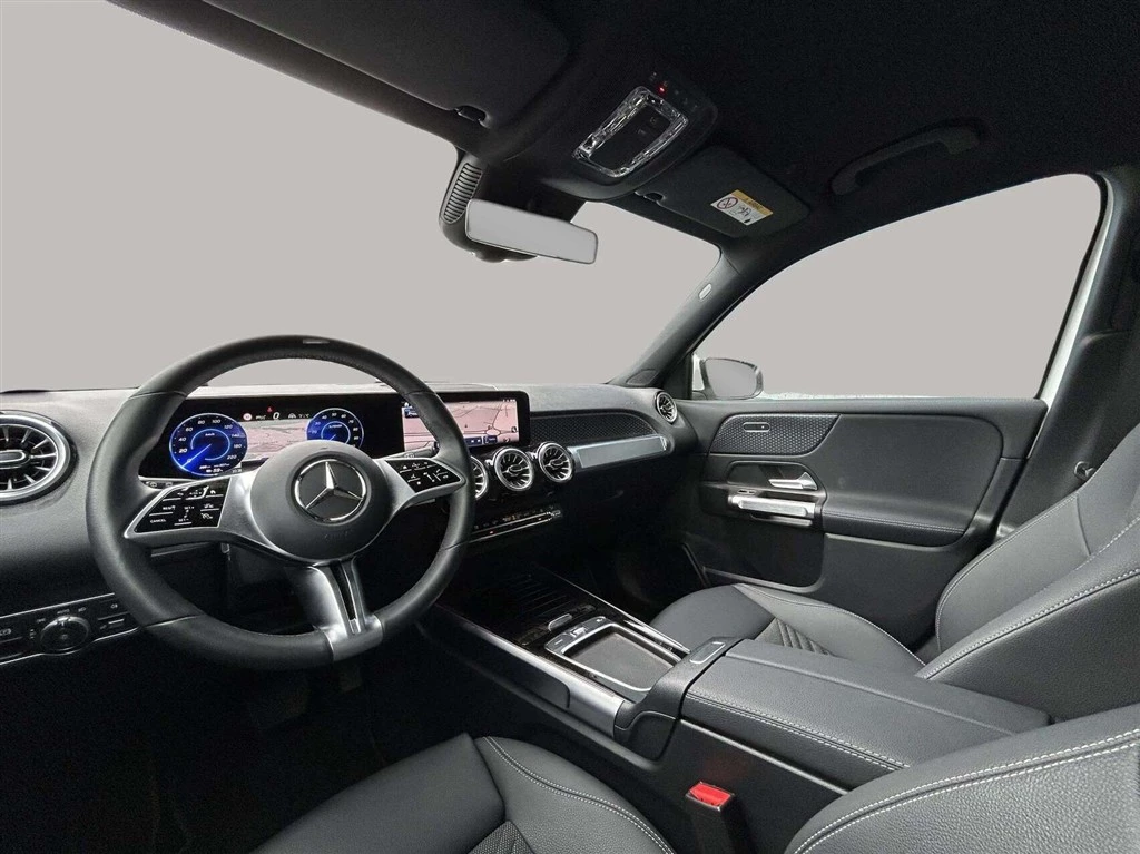 Mercedes-Benz-EQB-image-11