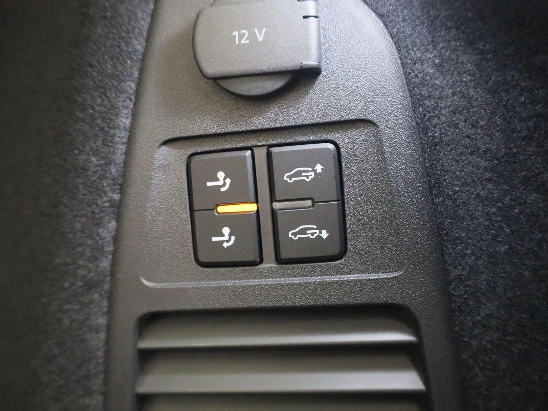 Volkswagen-Touareg-image-38