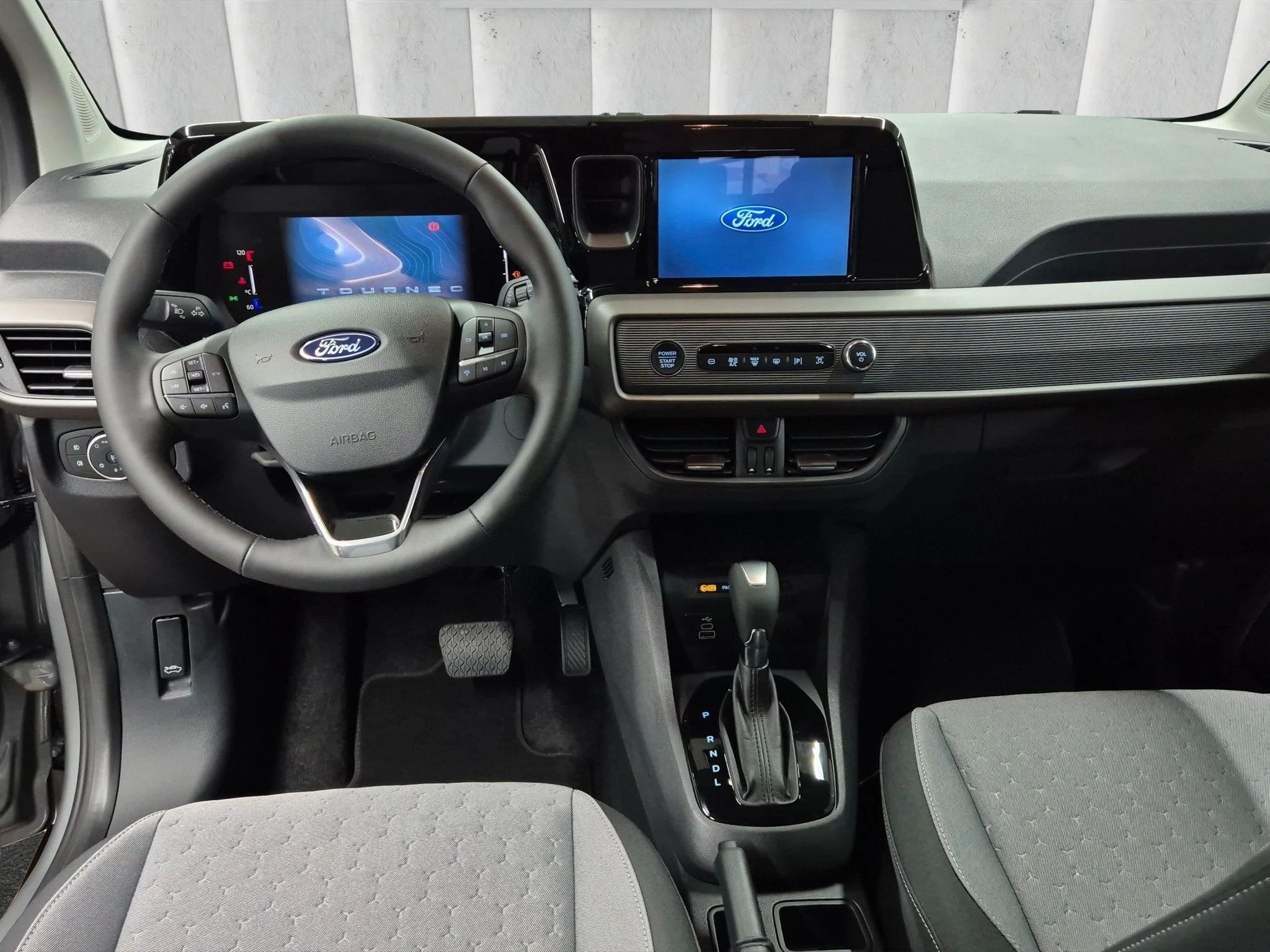 Ford Tourneo Courier Titanium 1.0 EcoBoost 92 kW Auto Kompaktvan. 5-türig