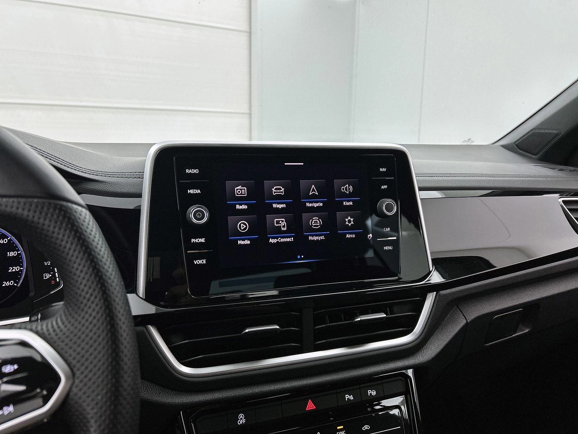 Volkswagen T-Roc 1.0 TSI R-Line | 110 PK |