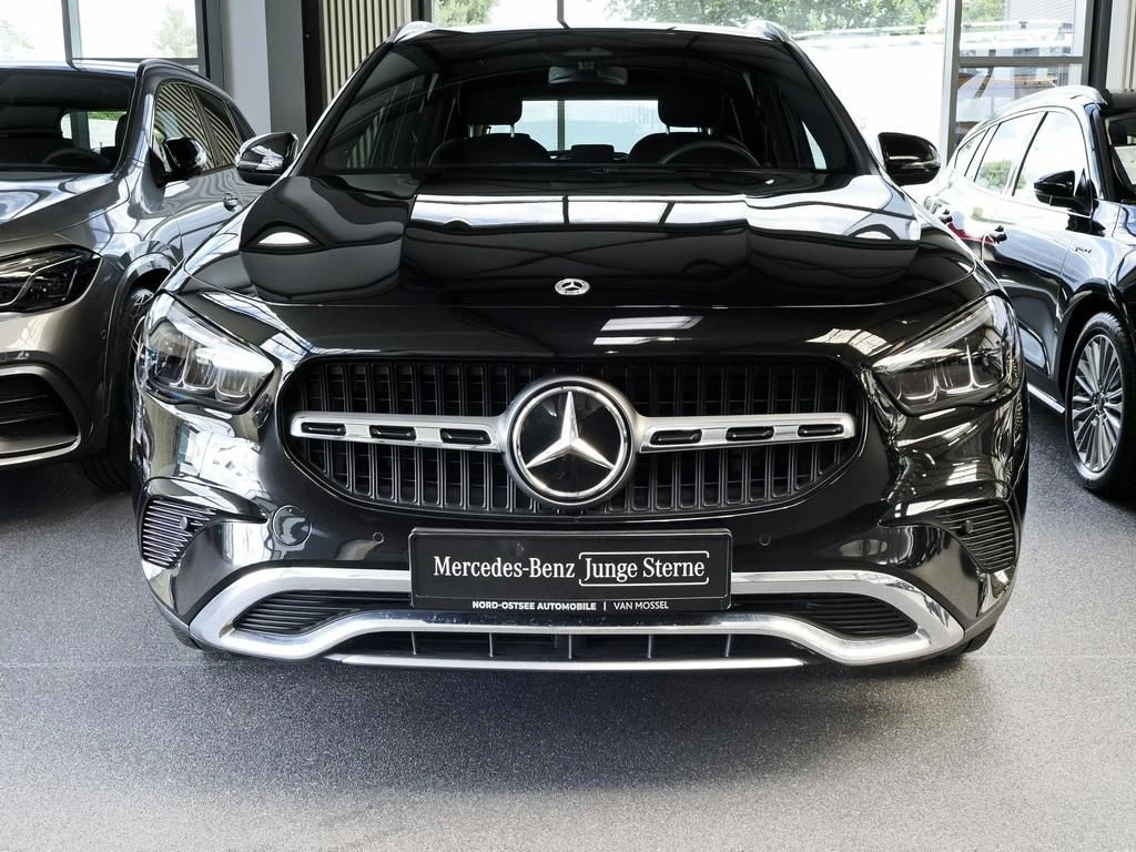 Mercedes-Benz-GLA 200-image-2