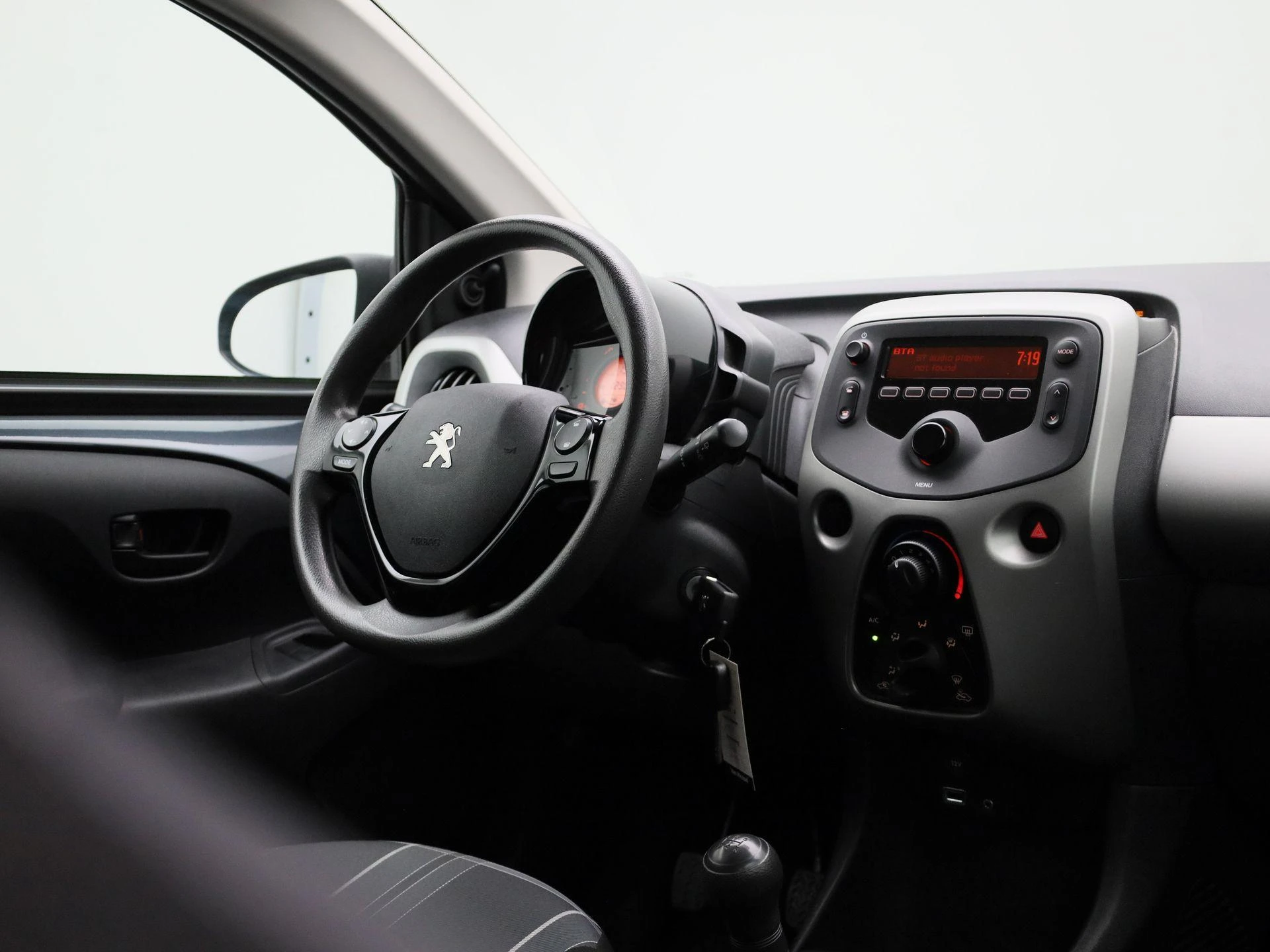 Peugeot-108-image-28