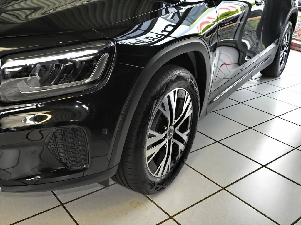Mercedes-Benz-GLB 200 d-image-4