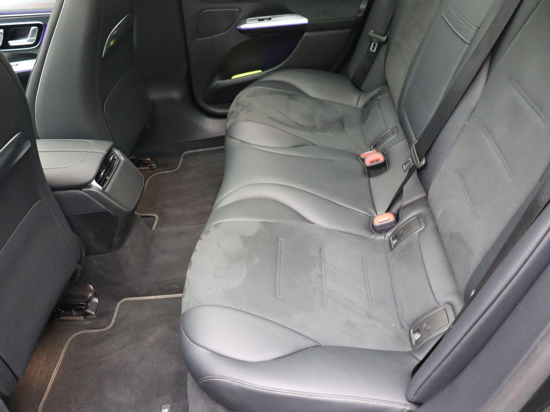 Mercedes-Benz EQE 300 AMG Line + AIRMATIC + PANORAMISCH DAK +