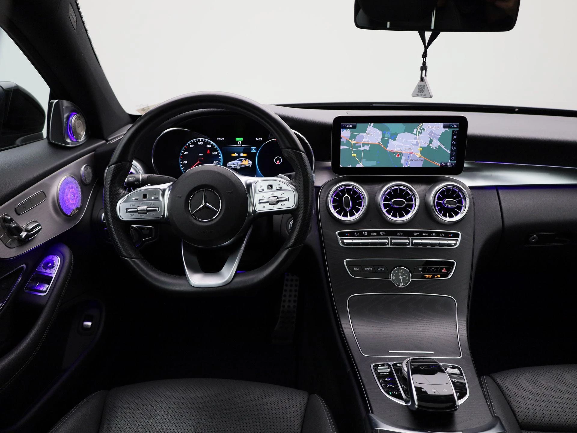 Mercedes-Benz-C-Klasse-image-6