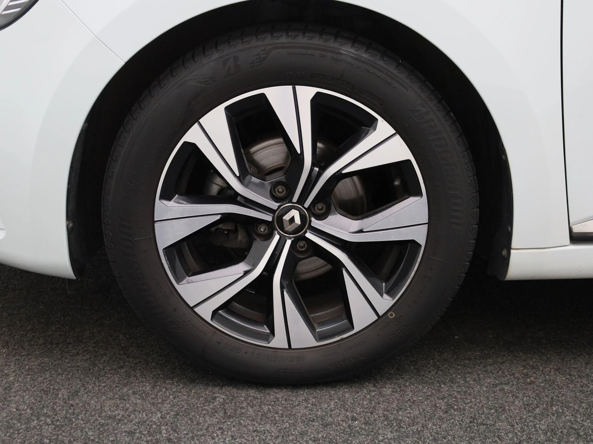 Renault-Clio-image-12