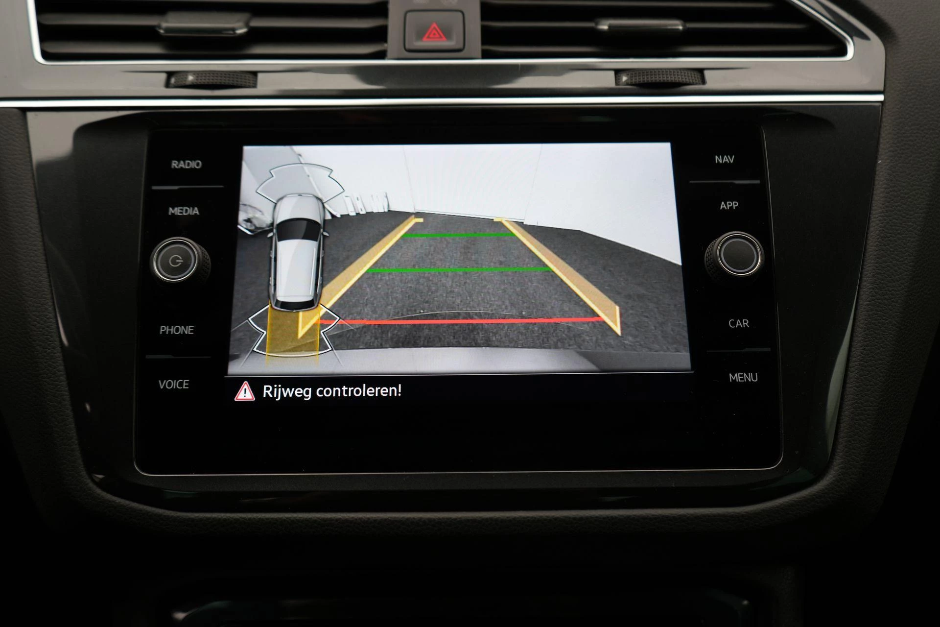 Volkswagen-Tiguan-image-14