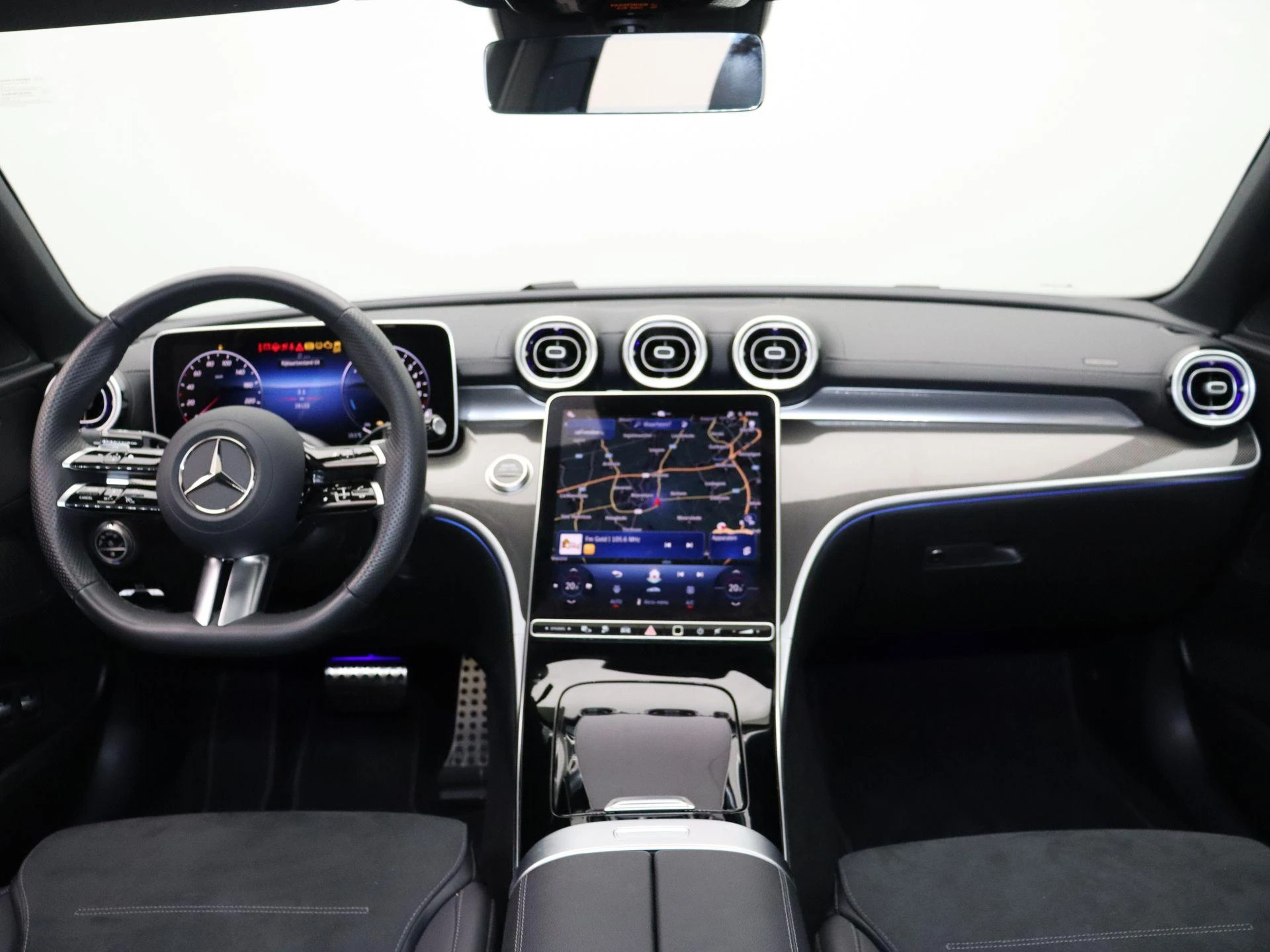 Mercedes-Benz-C-Klasse-image-13