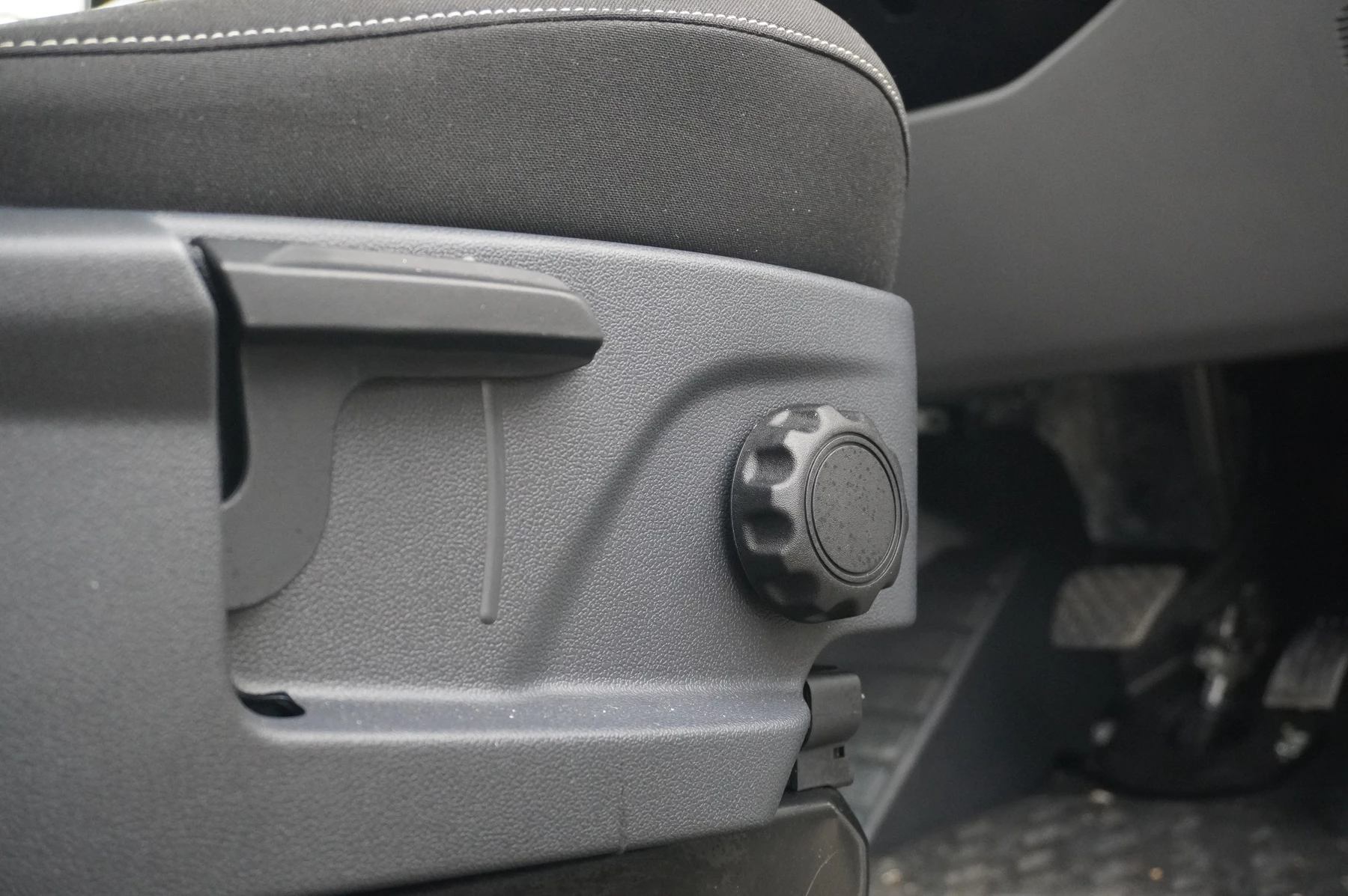 Volkswagen-Transporter-image-51
