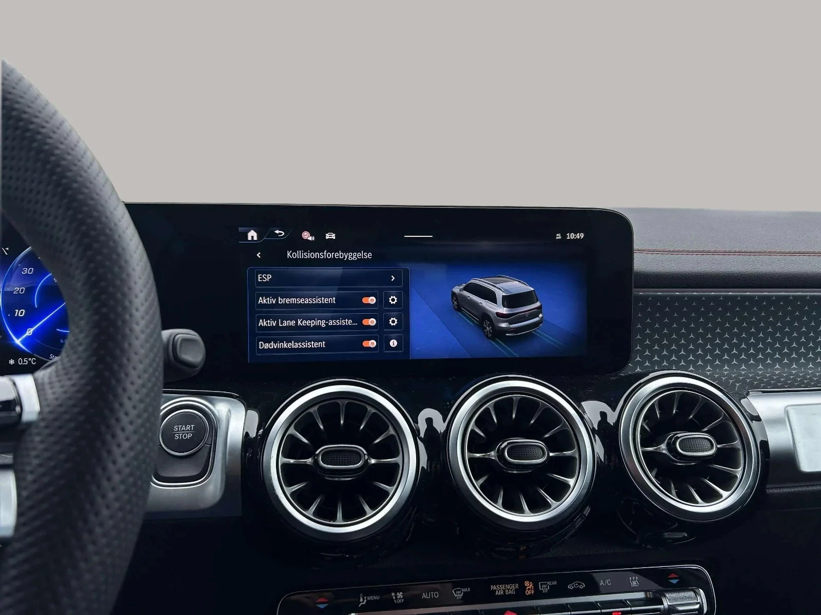 Mercedes-Benz-EQB-image-19