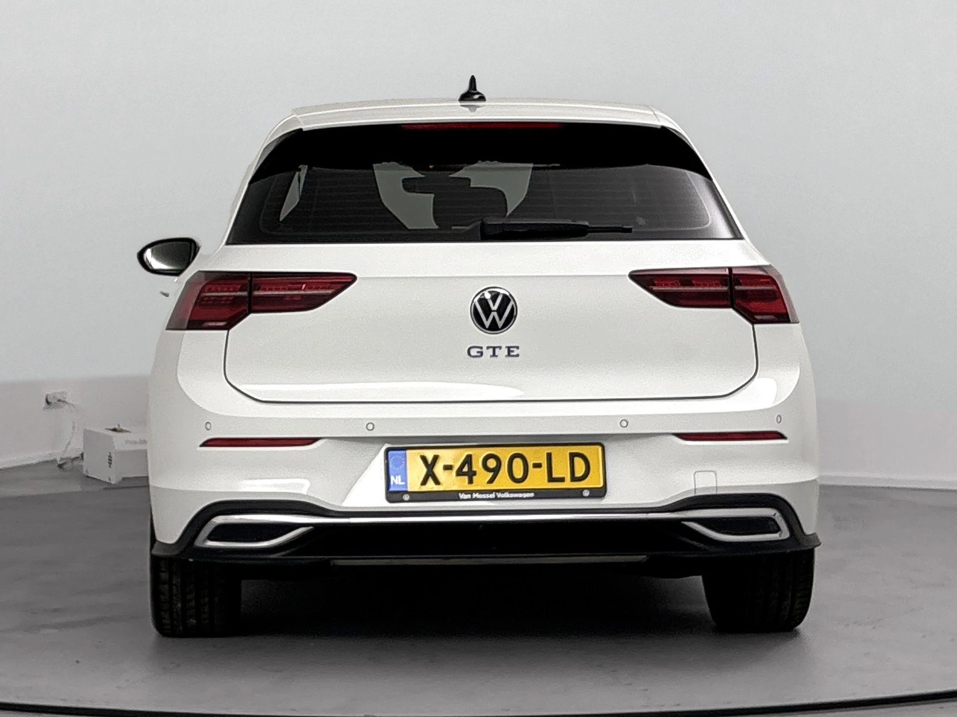 Volkswagen-Golf-image-2