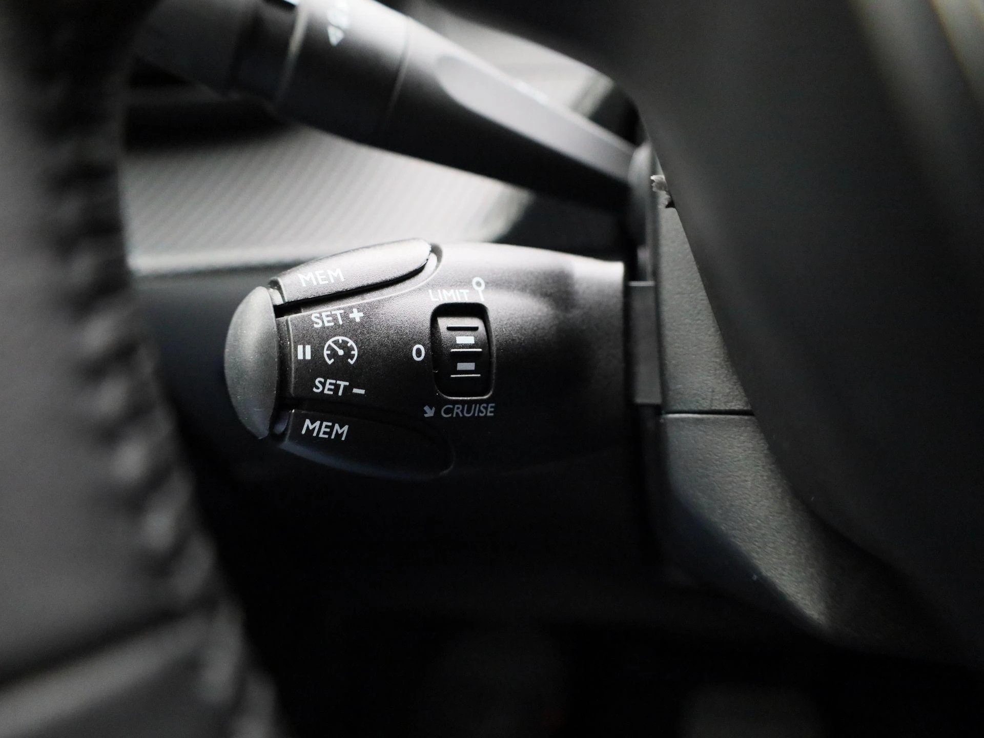 Peugeot e-208 - 22