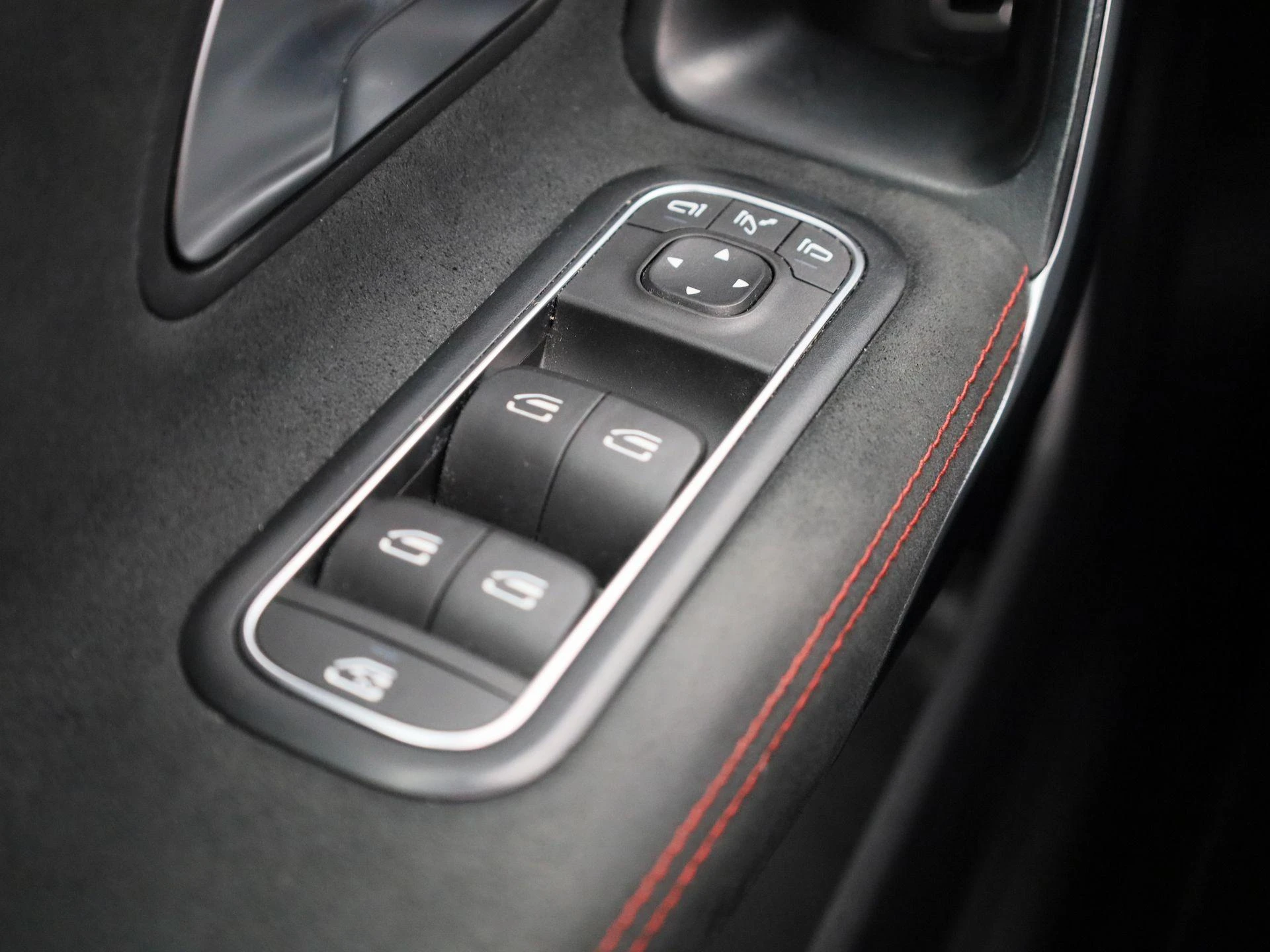 Mercedes-Benz-CLA-image-31