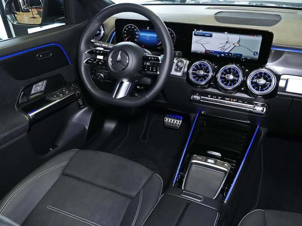 Mercedes-Benz-GLB 200-image-11