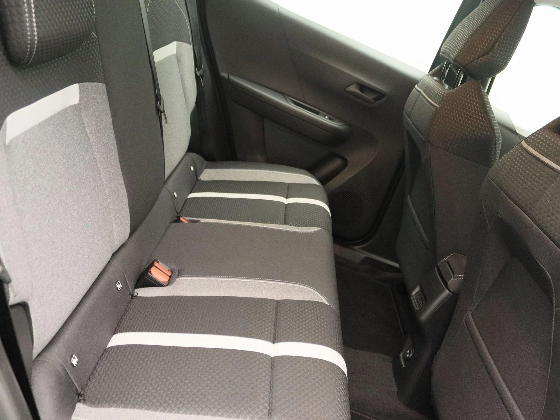 Opel-Frontera-image-22