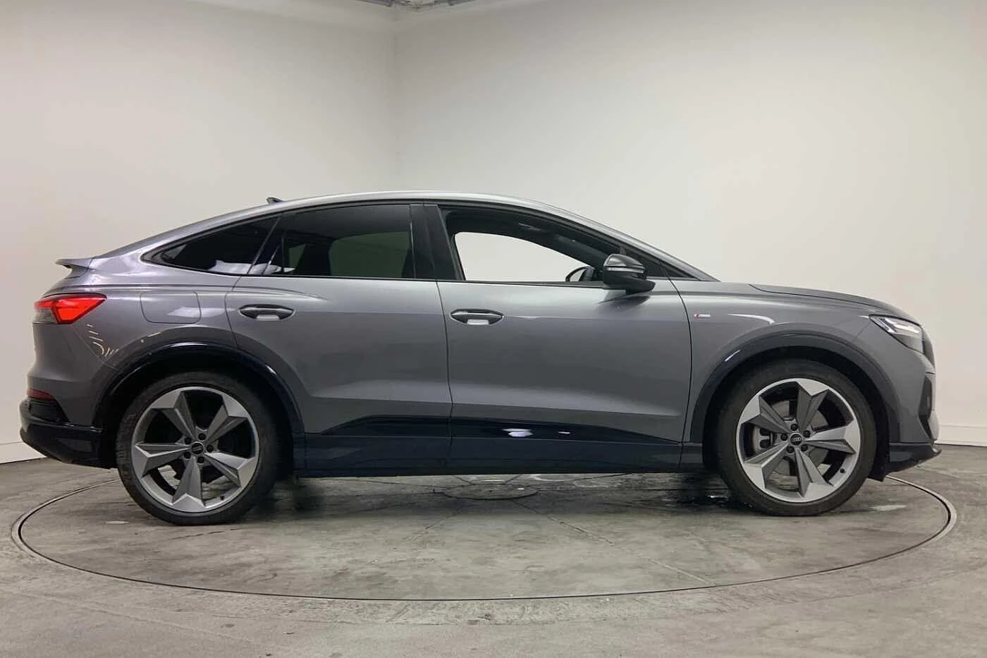 Audi-Q4 Sportback e-tron-image-3