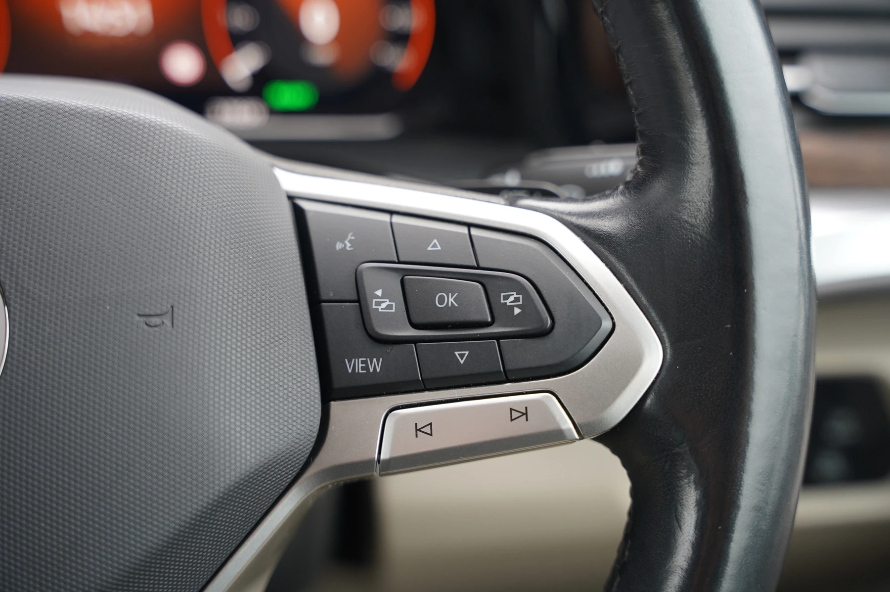 Volkswagen-Multivan-image-17