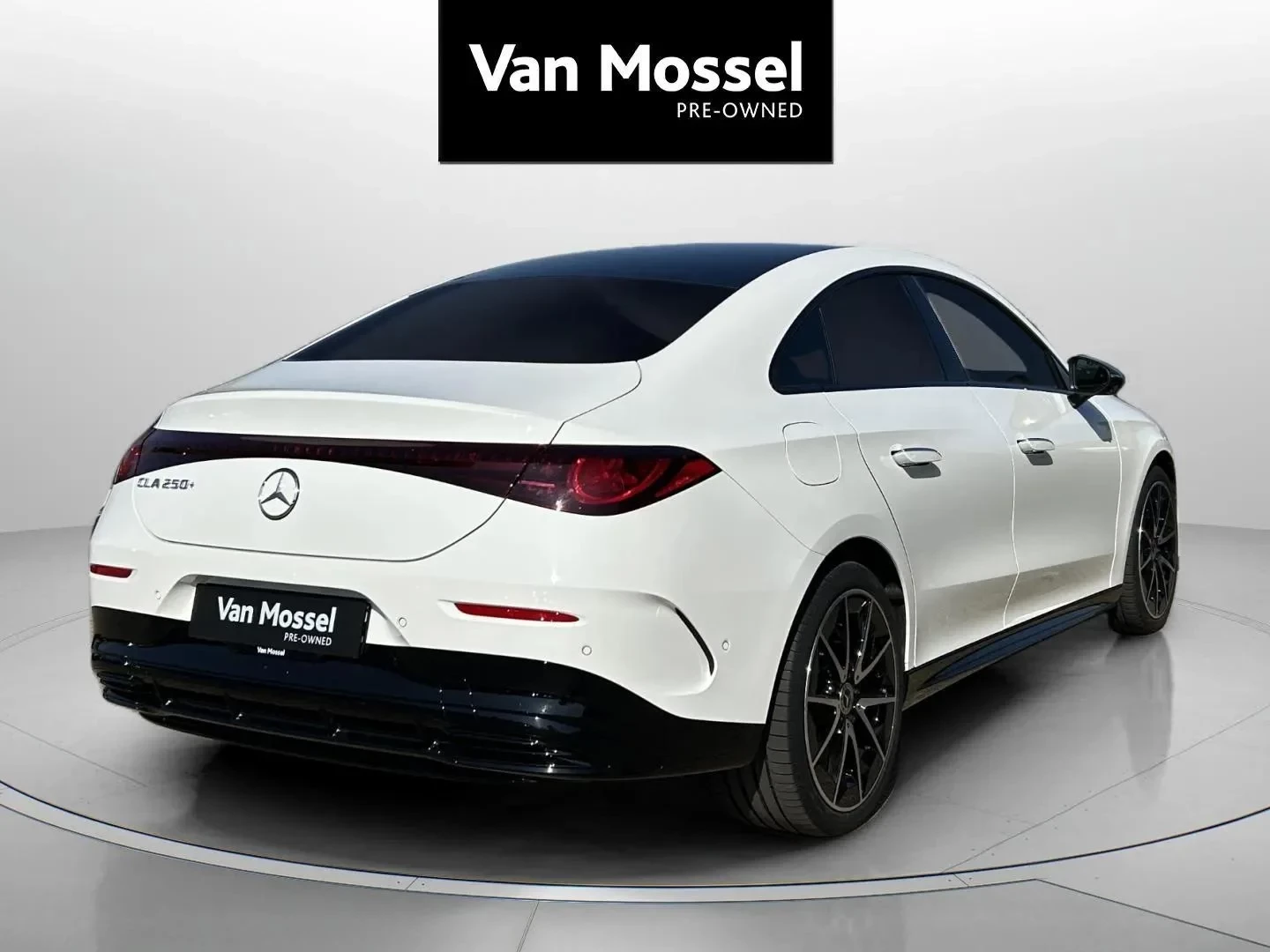 Mercedes-Benz-CLA-image-4