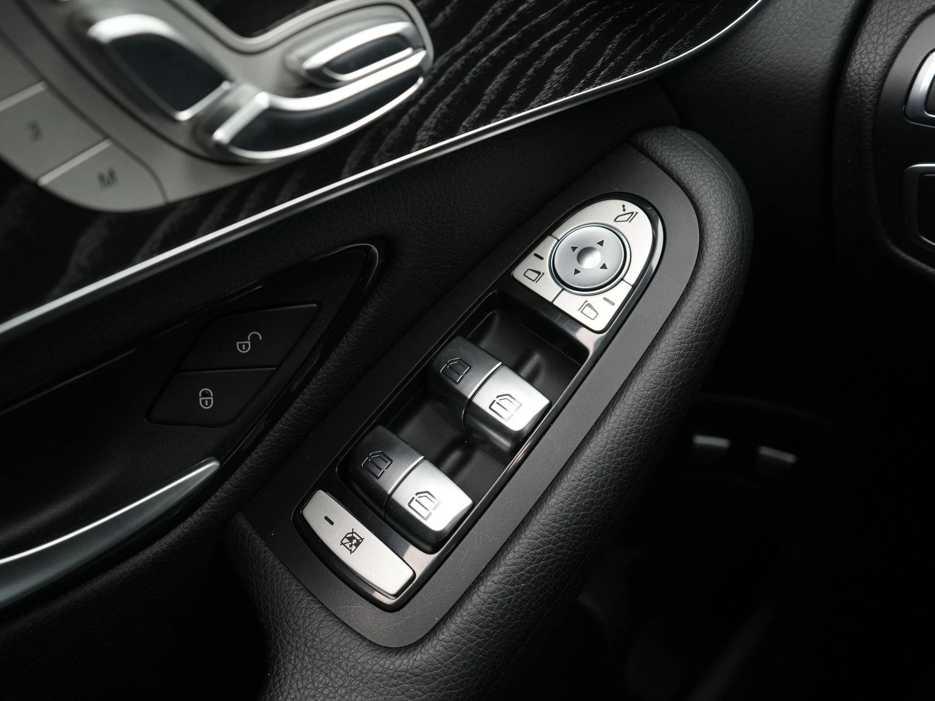 Mercedes-Benz-GLC-image-28