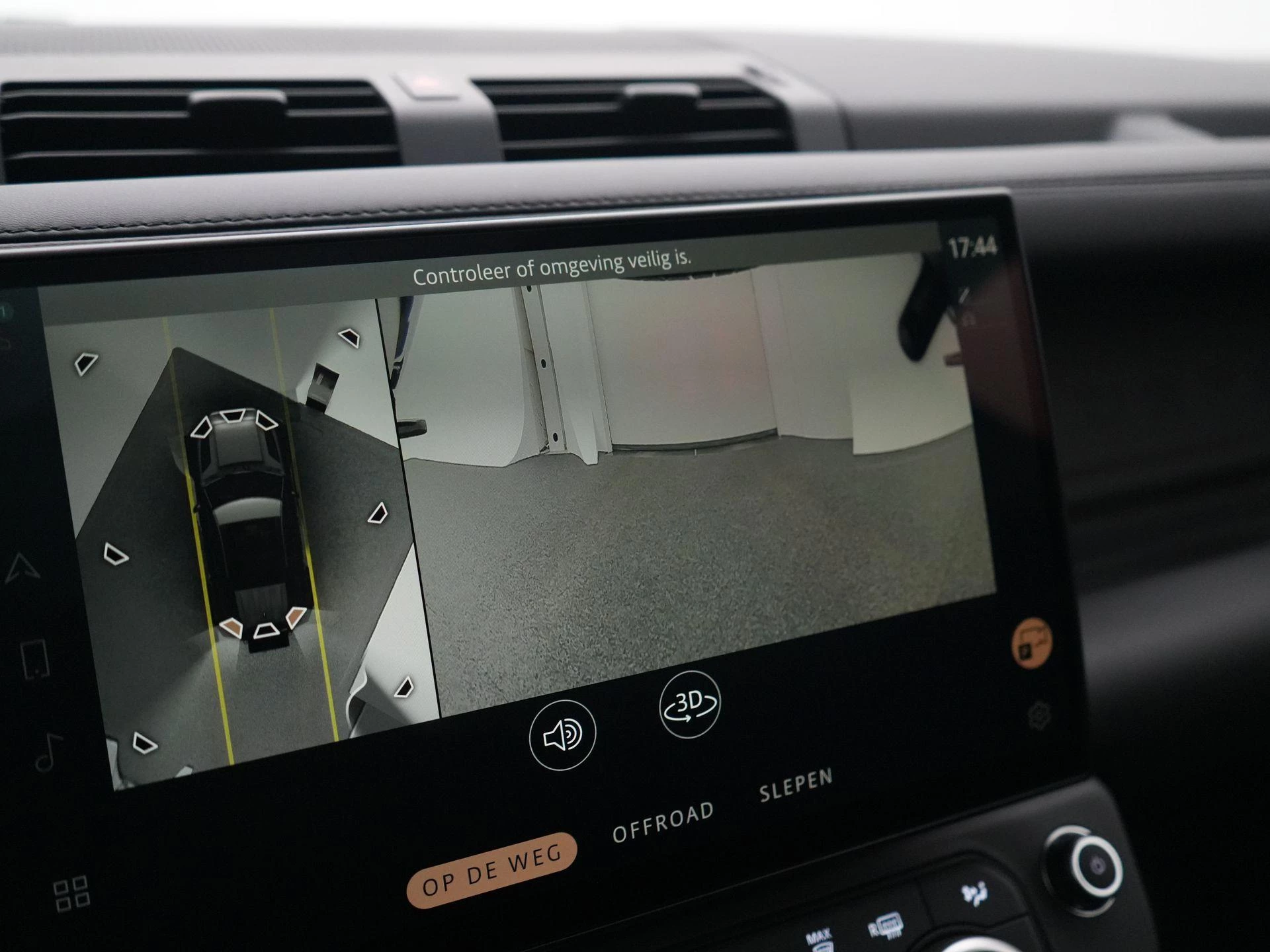 Land Rover-Defender-image-28