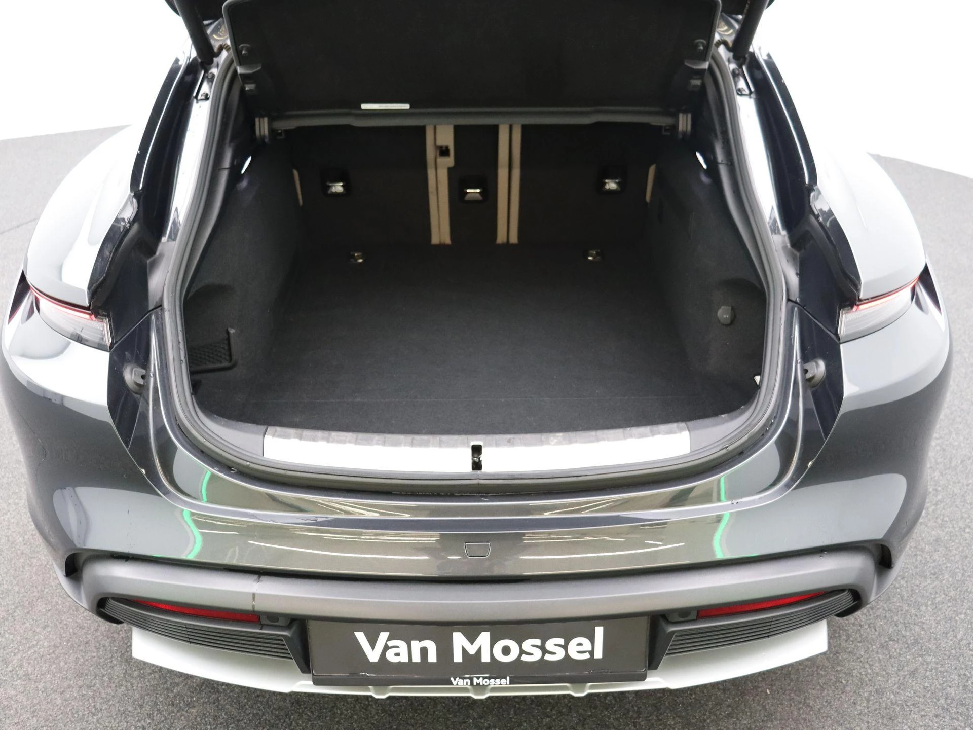 Porsche-Taycan-image-21